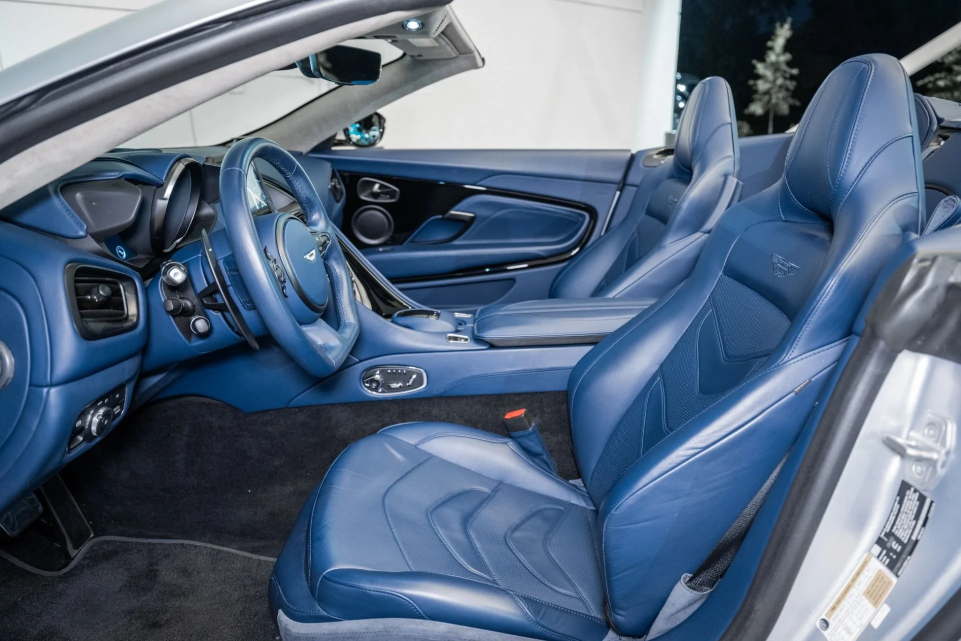 mph002_2876486805_Used_2020_Aston_Martin_DBS_Superleggera_1753546861_46b0654110