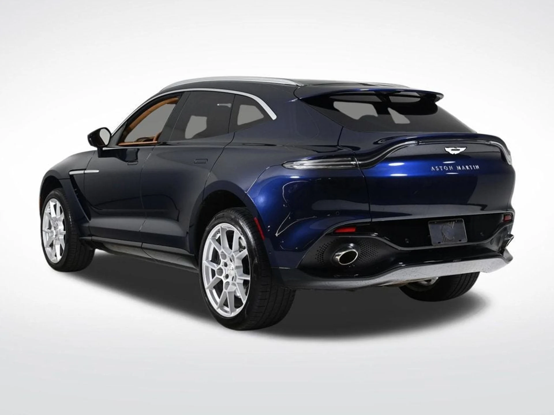 mph002_2877514931_used_2021_aston_martin_dbx_base_11350_22922965_2_1024_82f5abfd0b