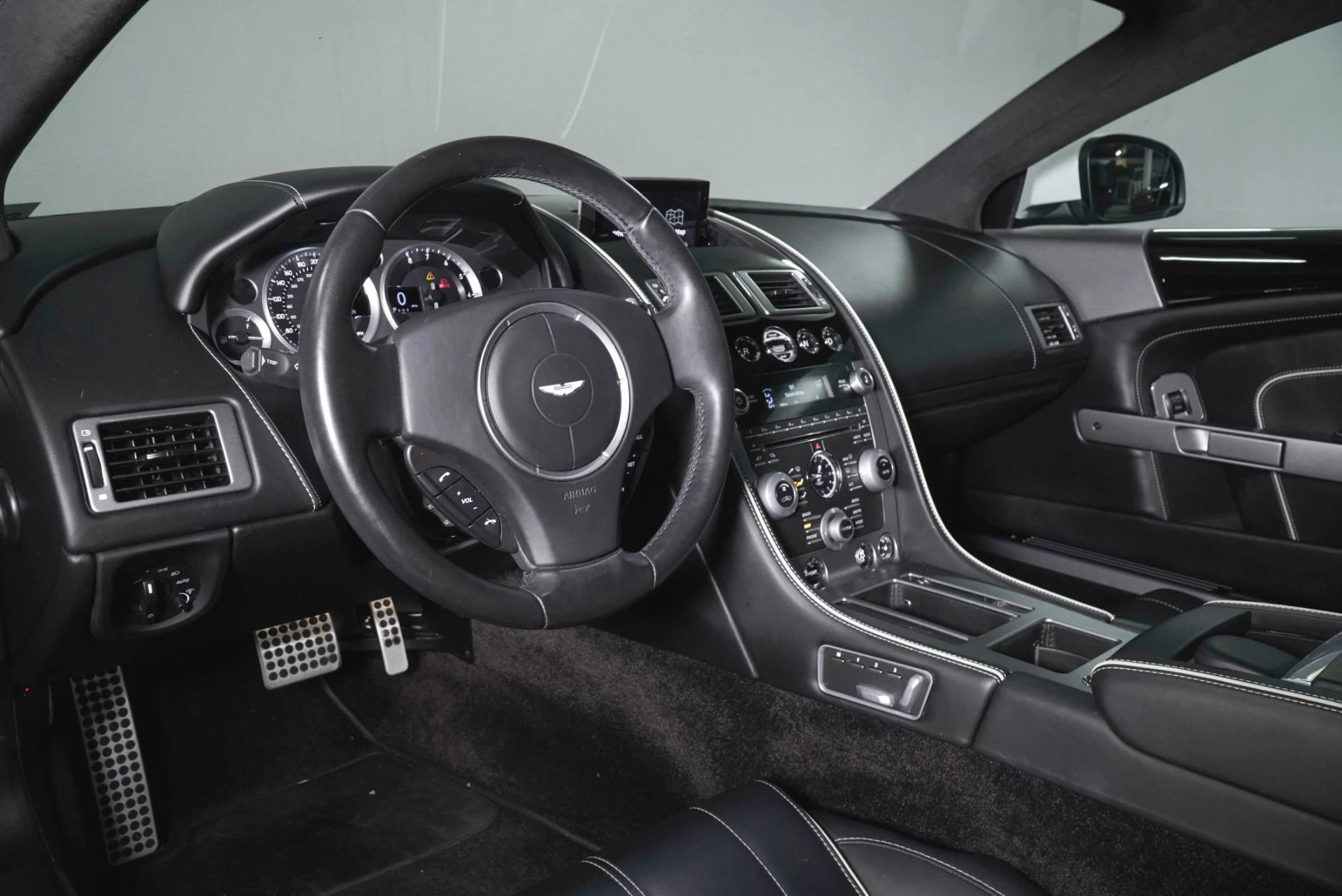 mph002_2881668486_Used_2015_Aston_Martin_DB_9_1781892981_7e56f4824e