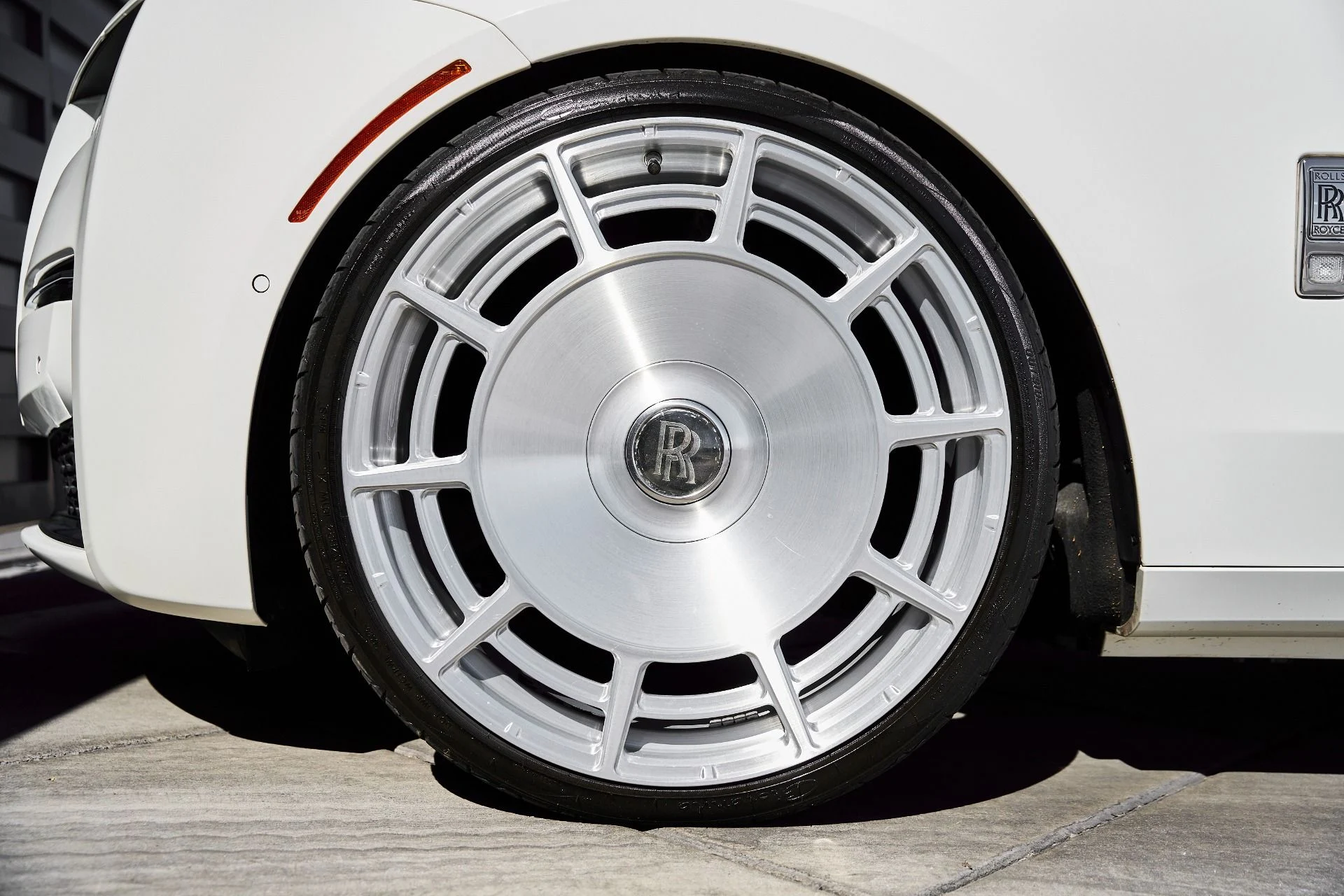 mph002_28930164_Used_2022_Rolls_Royce_Ghost_Base_1772765954_cfa1bb8754