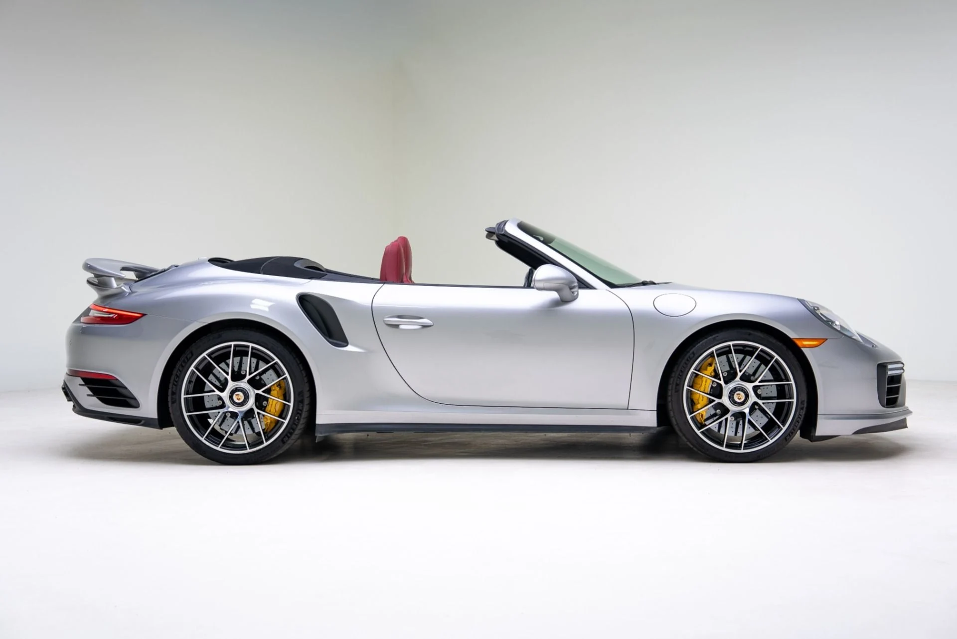 mph002_2896713179_Used_2018_Porsche_911_Turbo_S_Cab_1770732092_e4bb5232fe