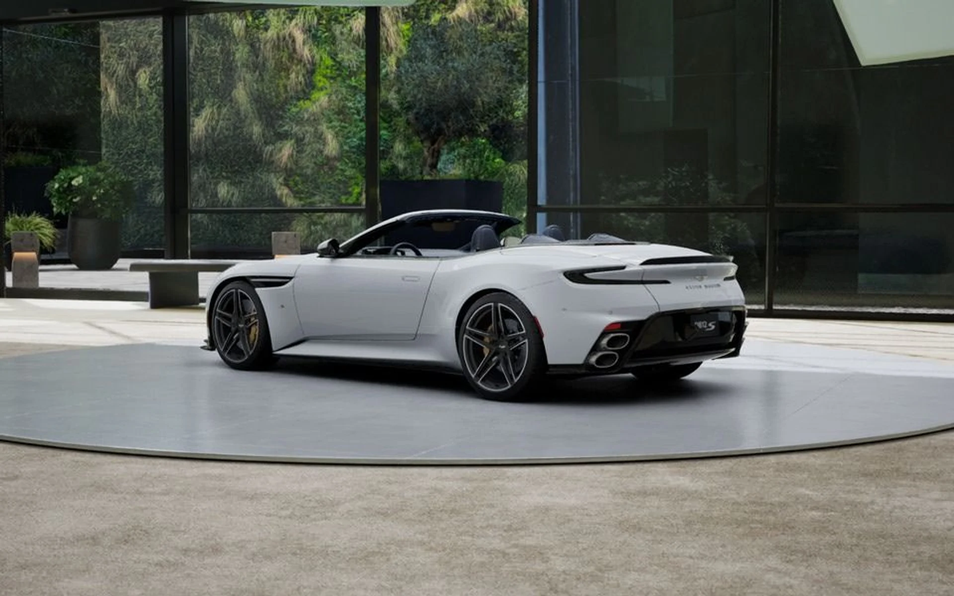 mph002_2913804286_New_2027_Aston_Martin_DB_12_S_Volante_In_Transit_6dffcdee99