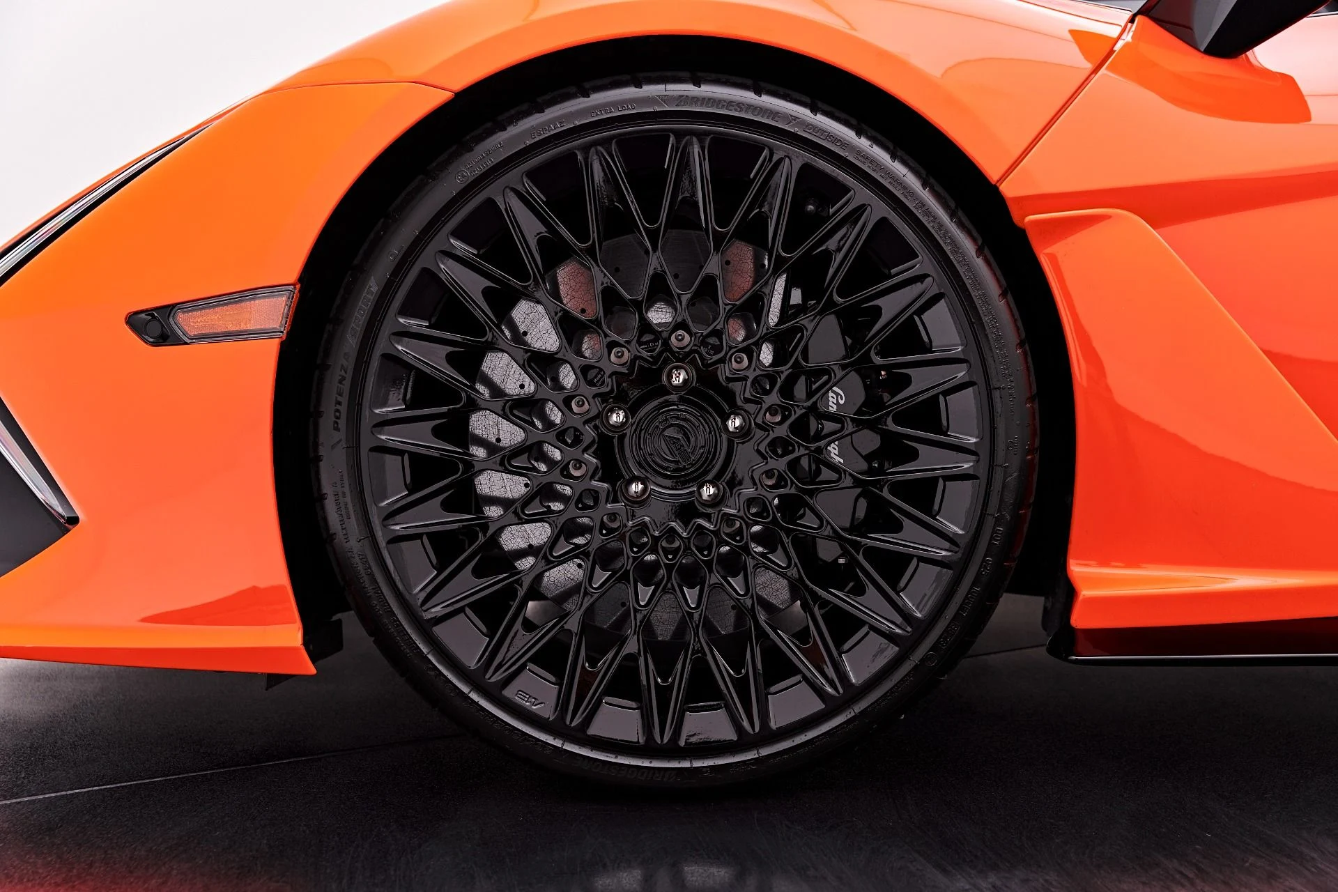 mph002_2915329524_Used_2024_Lamborghini_Revuelto_Base_1787792593_30f119ca24