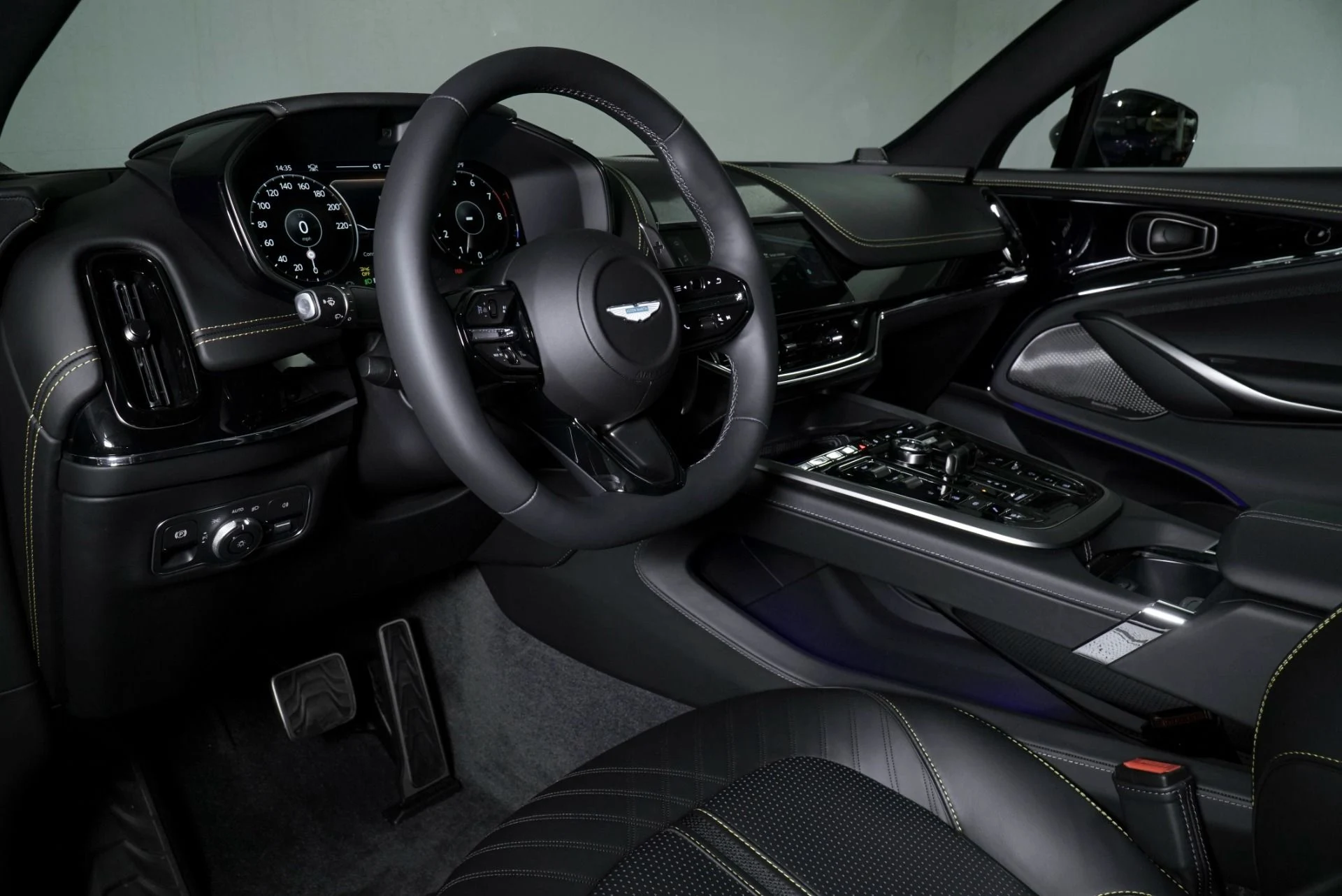 mph002_2915587387_New_2026_Aston_Martin_DBX_707_1767898956_85a79adb5d