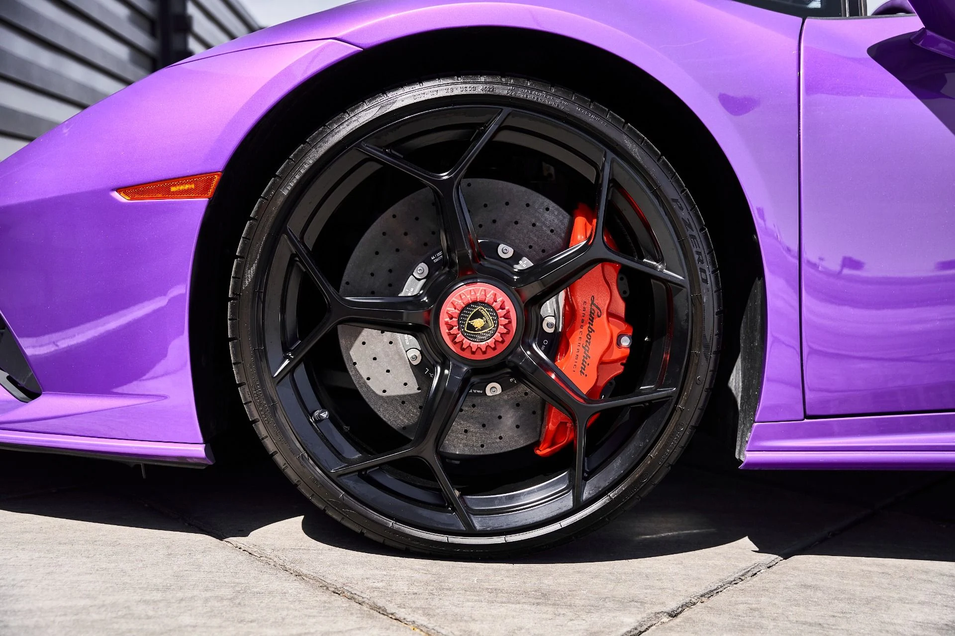 mph002_2924857042_Used_2024_Lamborghini_Huracan_EVO_Base_1776733828_7304ebb559