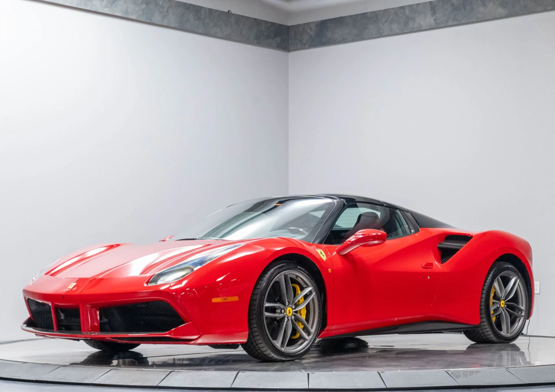 mph002_2928655239_Used_2018_Ferrari_488_Spider_1786655772_5f8babf728