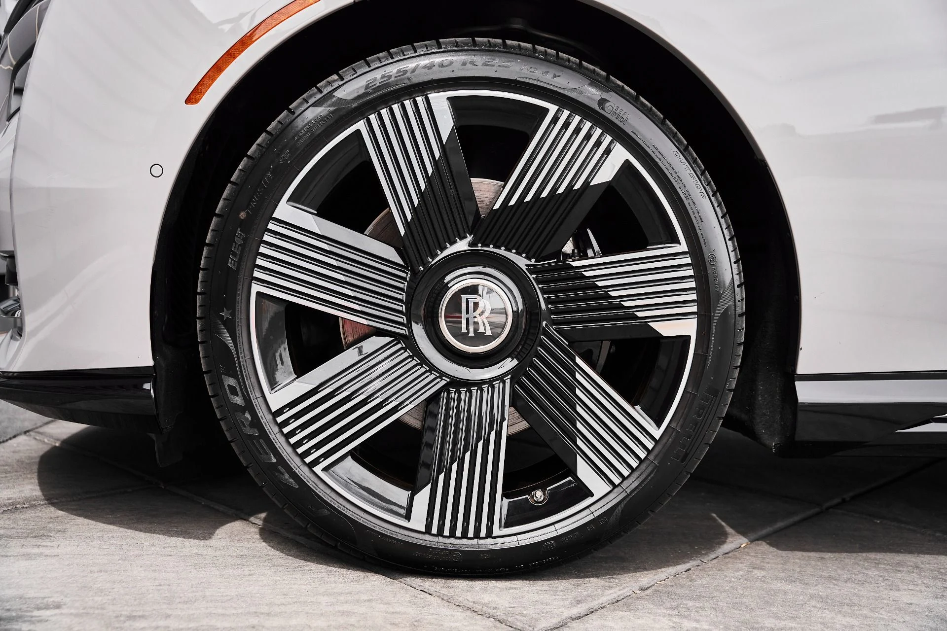 mph002_2928976819_Used_2025_Rolls_Royce_Spectre_Base_1775928245_a00d81749b