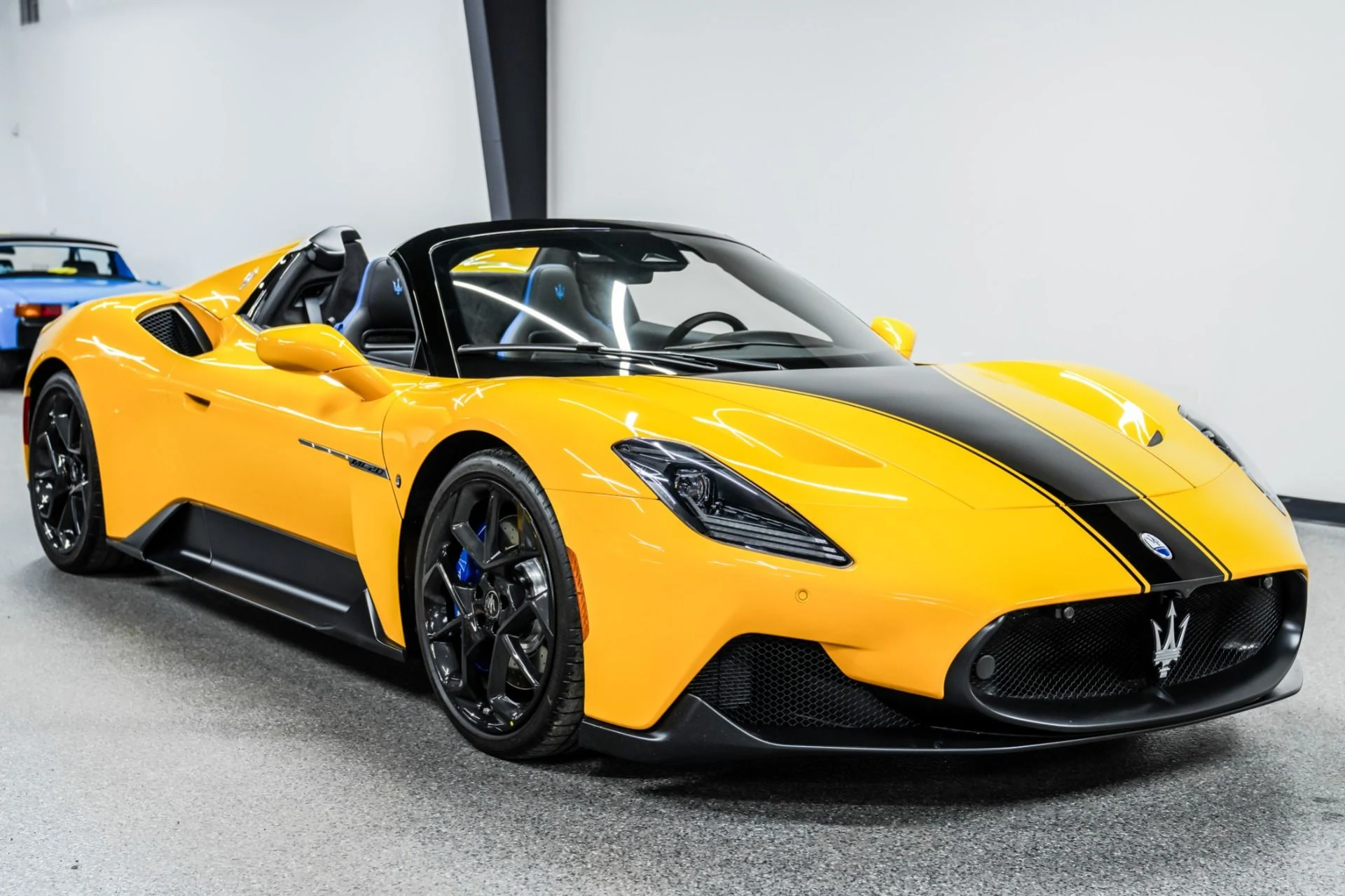 mph002_293108792_Used_2023_Maserati_MC_20_Cielo_193_Miles_Fuoriserie_Color_Interior_Carbon_Fiber_Package_1770052750_926a5d948c