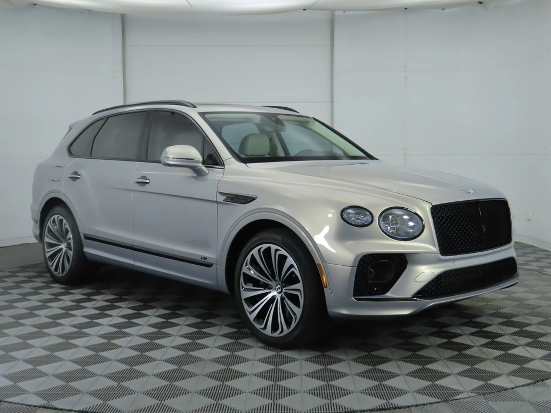 mph002_2932364336_used_2022_bentley_bentayga_v8awd_8119_22936219_3_1024_639d22525a