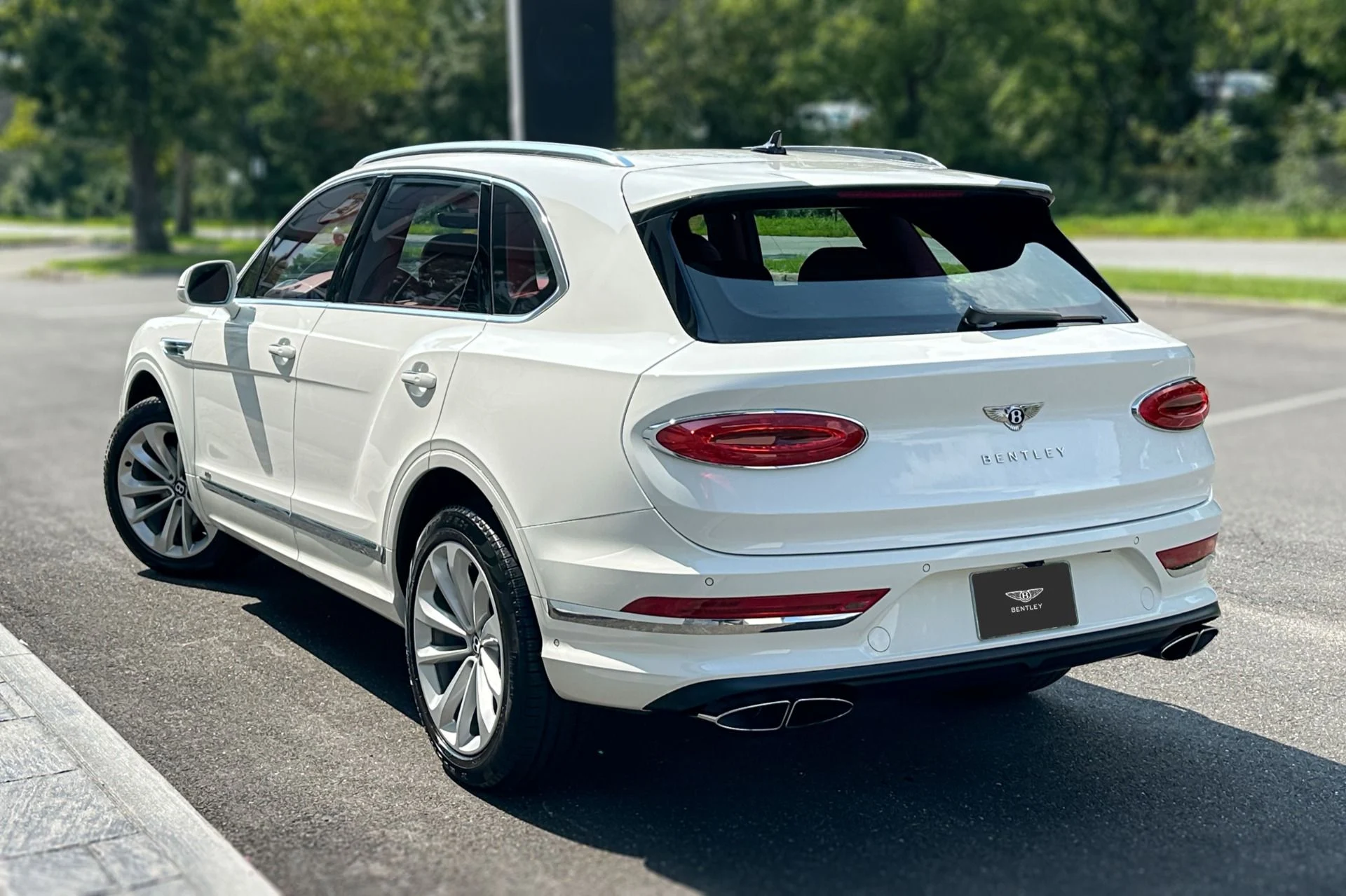 mph002_2933155257_Used_2022_Bentley_Bentayga_V8_1786356429_f5117496be