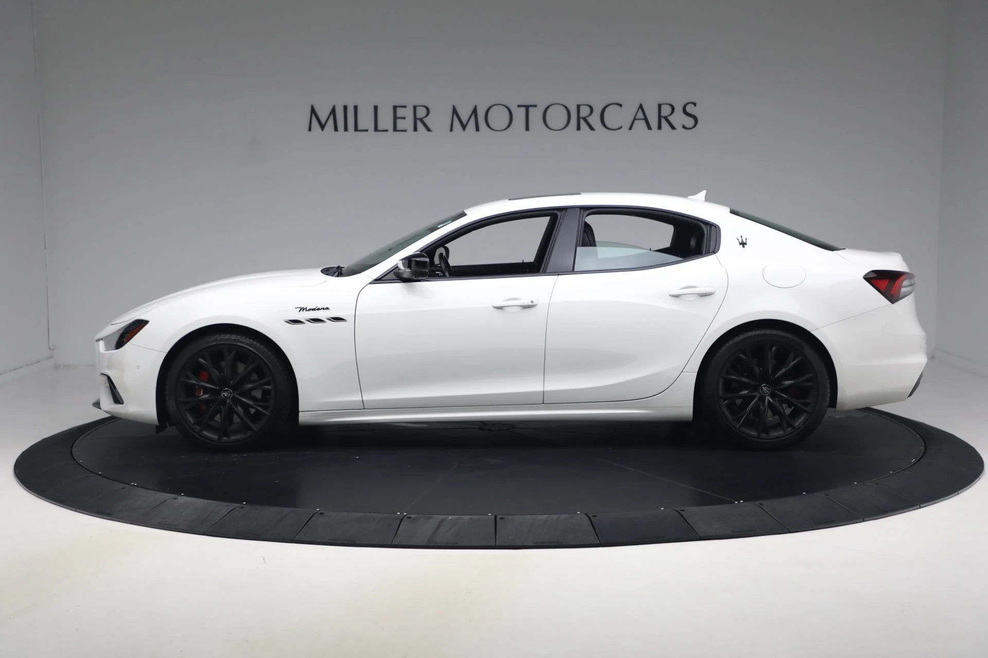 mph002_2950244542_Used_2022_Maserati_Ghibli_Modena_Q4_1788557289_d2b093db3b