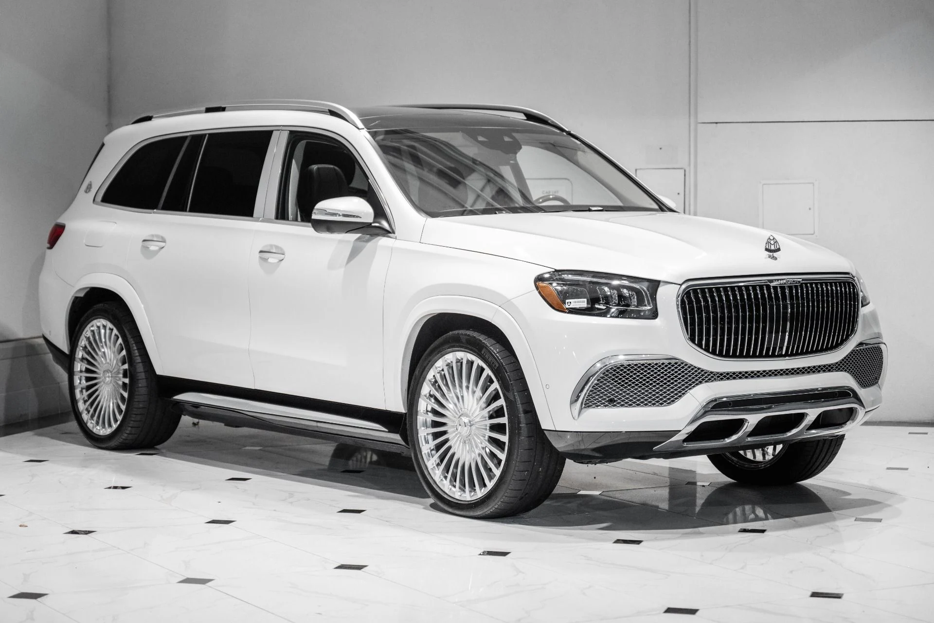 mph002_2950667580_Used_2022_Mercedes_Benz_GLS_Maybach_GLS_600_1761673208_18f0214024