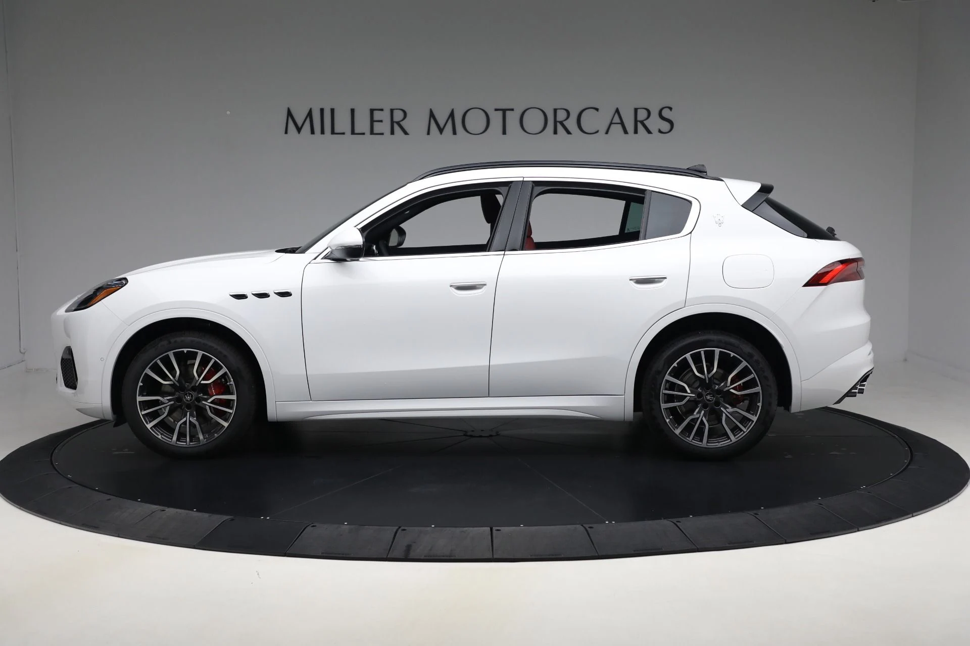 mph002_2956279604_New_2025_Maserati_Grecale_ae9f473bab