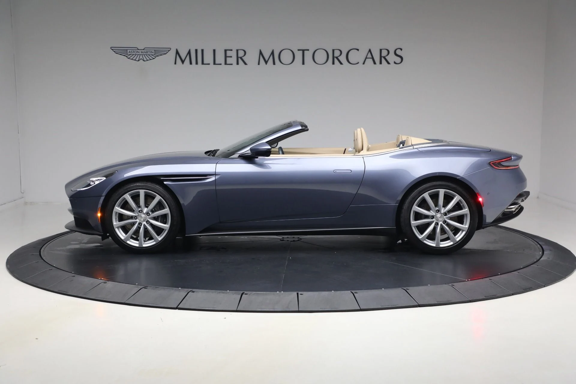 mph002_29595983_Used_2022_Aston_Martin_DB_11_Volante_1787336556_629edb7528