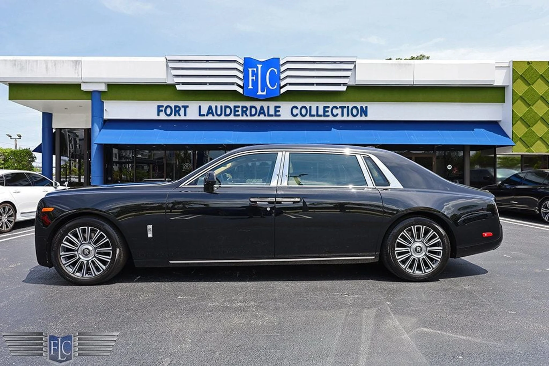 mph002_2960078431_used_2020_rolls_royce_phantom_extendedwheelbasesedan_6305_22909109_3_1024_20dd285267