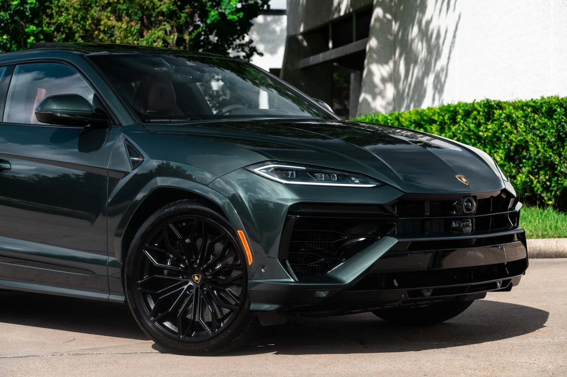 mph002_2971144665_Used_2025_Lamborghini_Urus_SE_1758739816_987578a591