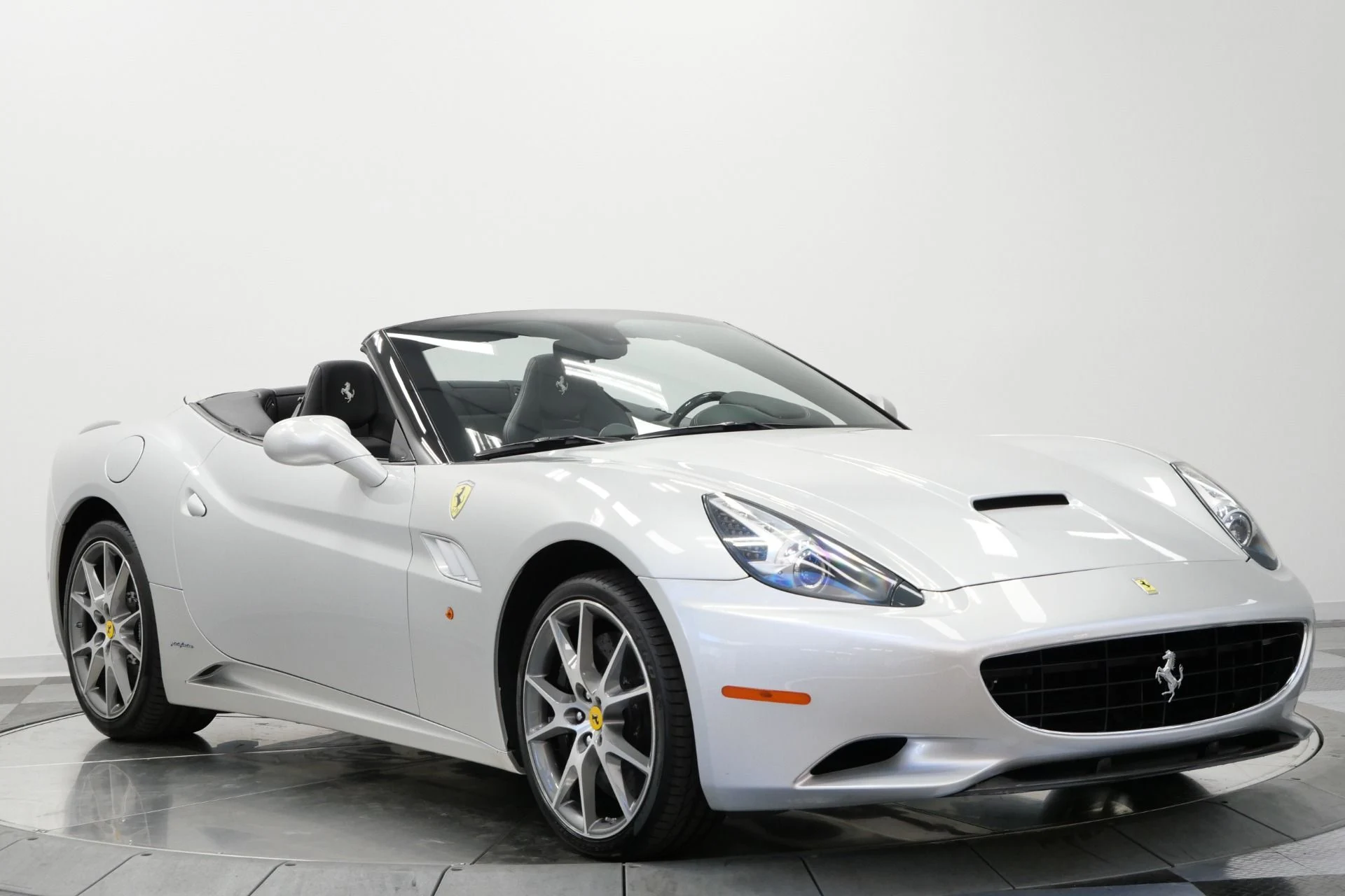 mph002_2978170012_Used_2011_Ferrari_California_Rare_Two_Tone_Paint_Rare_Carbon_Fiber_Bucket_Seats_Low_Miles_1788365594_a4ae457bbe