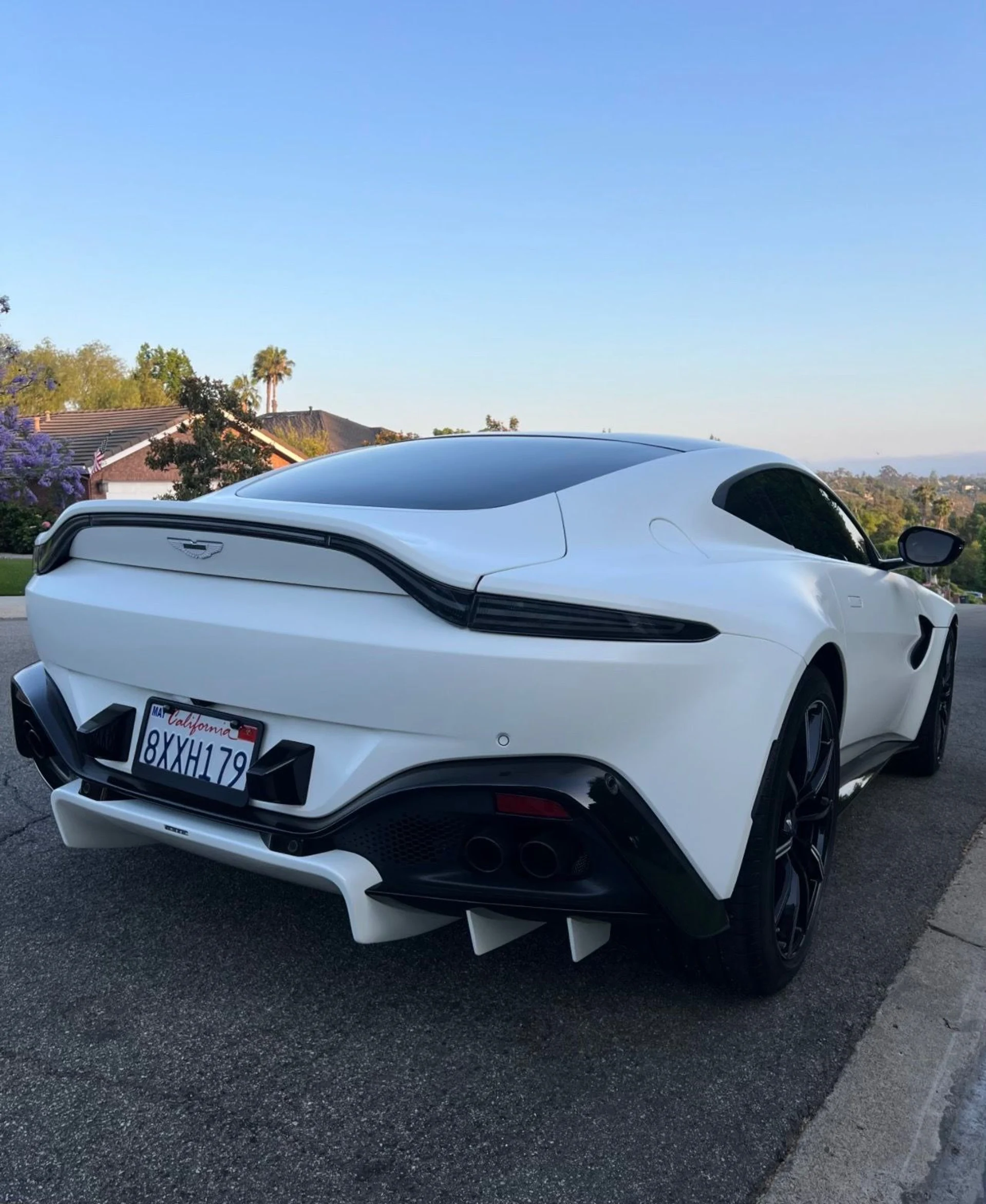 mph002_2988636617_Used_2021_Aston_Martin_Vantage_1753290752_8e699a8c6e
