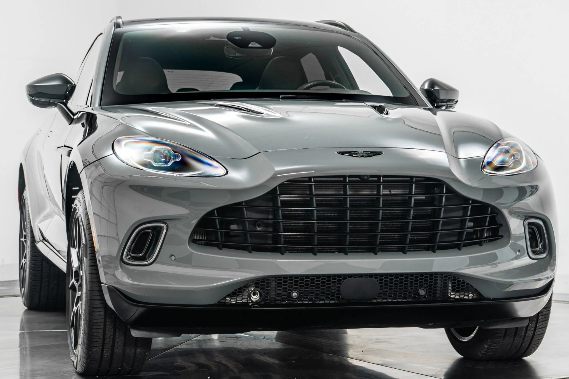 mph002_3003642538_Used_2022_Aston_Martin_DBX_1755547970_50908e7dfc