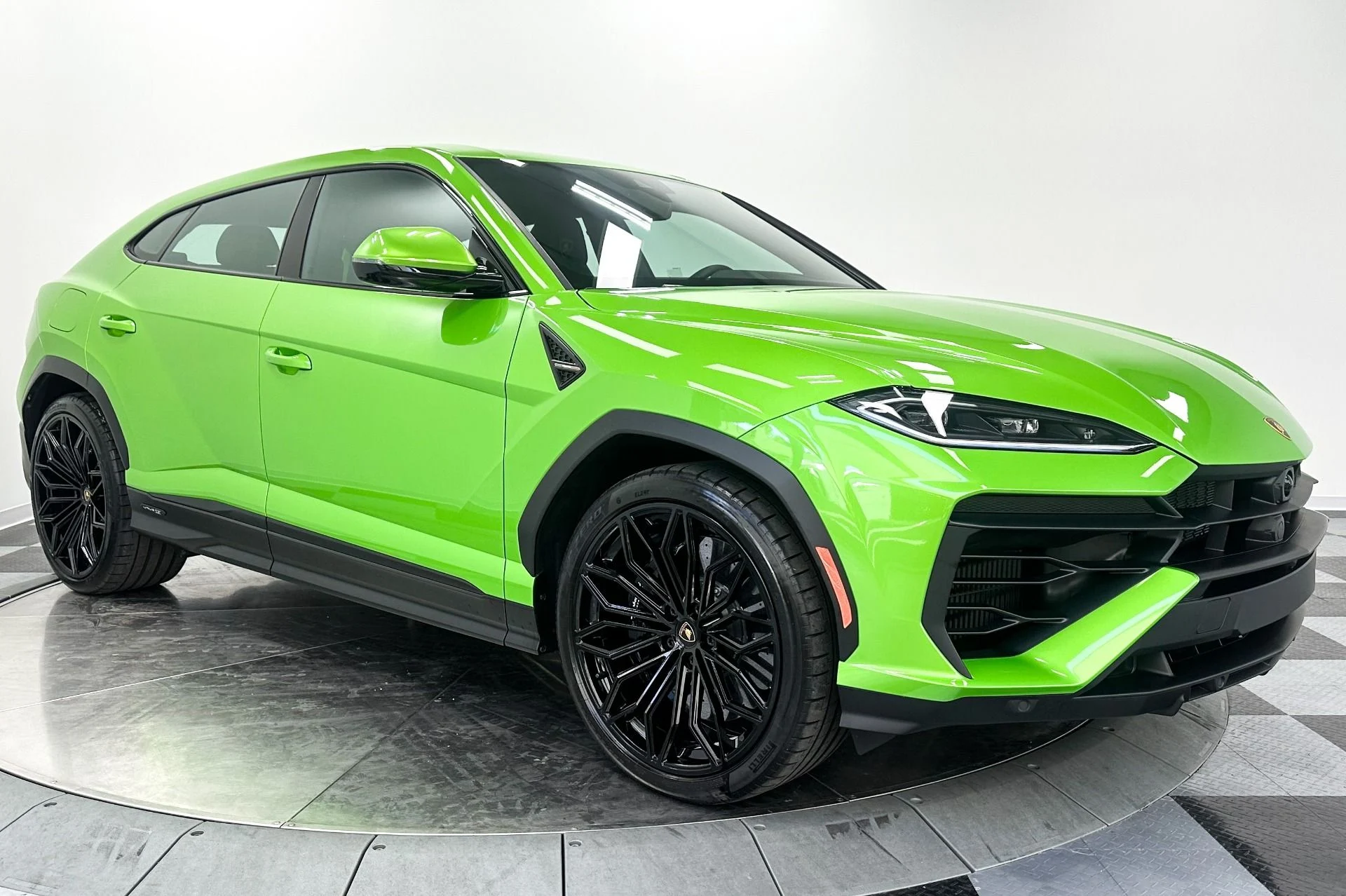 mph002_3004448395_Used_2025_Lamborghini_Urus_SE_Bicolor_Sportive_Interior_870_Miles_789_Horsepower_1772047761_744cc79c49