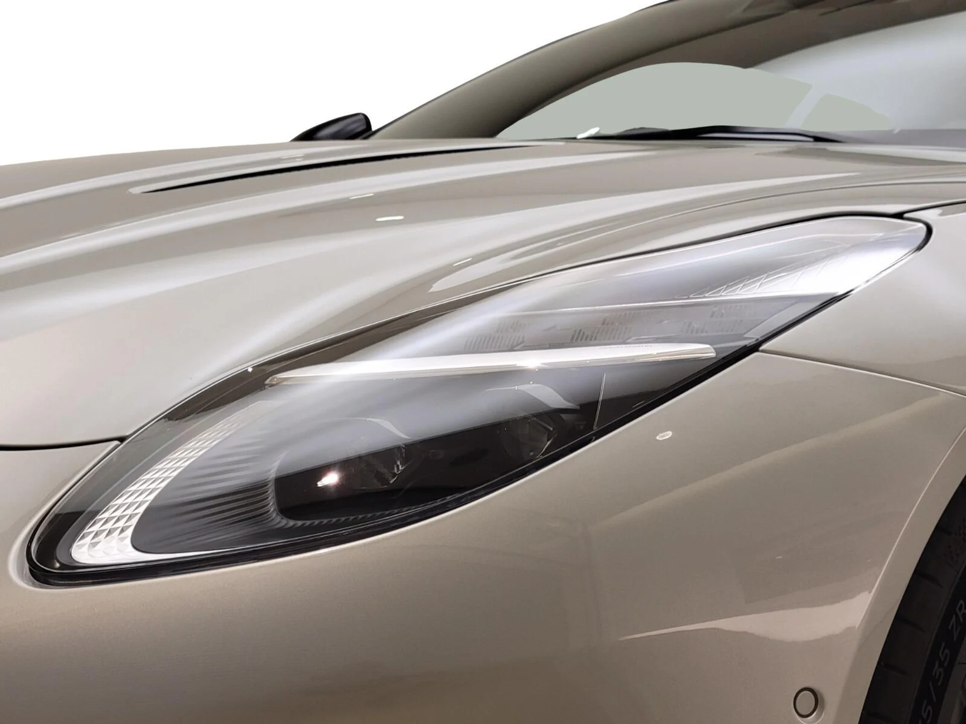 mph002_3005059348_Used_2024_Aston_Martin_DB_12_1734001251_b575bc1800