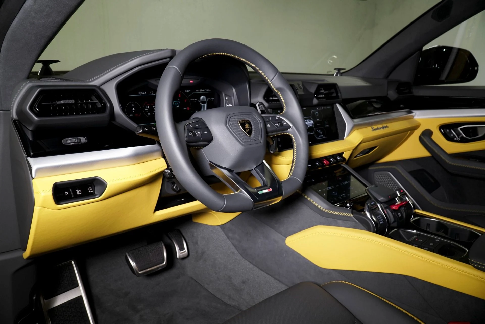 mph002_3010568167_New_2026_Lamborghini_Urus_SE_1776446130_826bee43de