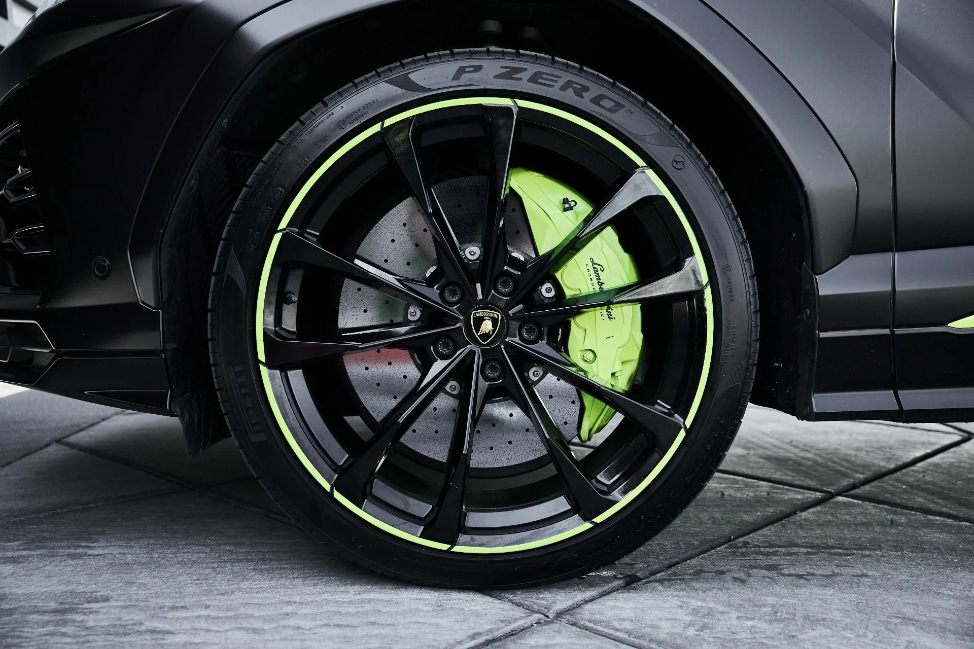 mph002_3010977269_Used_2022_Lamborghini_Urus_1774548551_028b9cbded