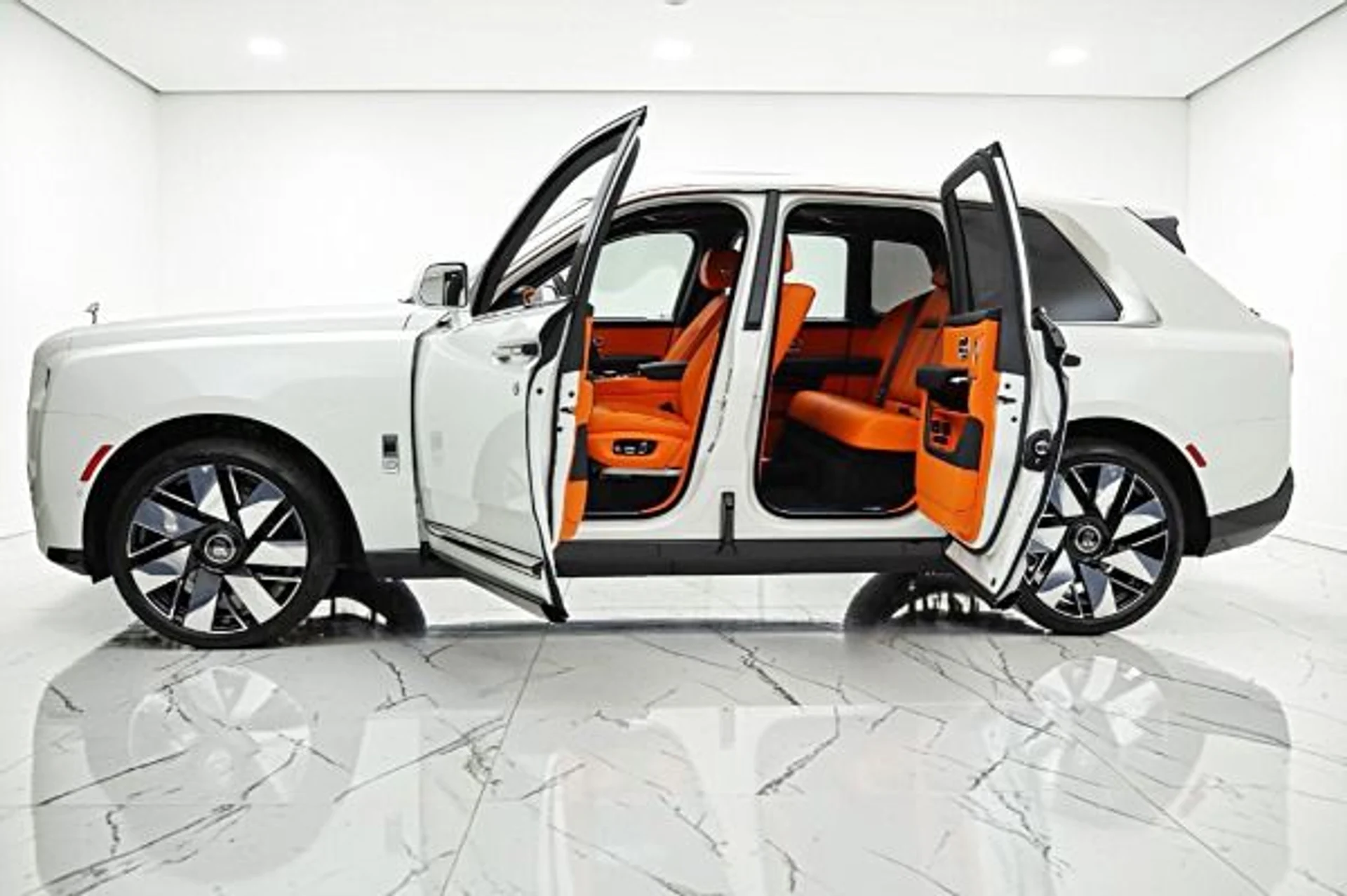 mph002_3019505798_New_2027_Rolls_Royce_Cullinan_6fe173e354