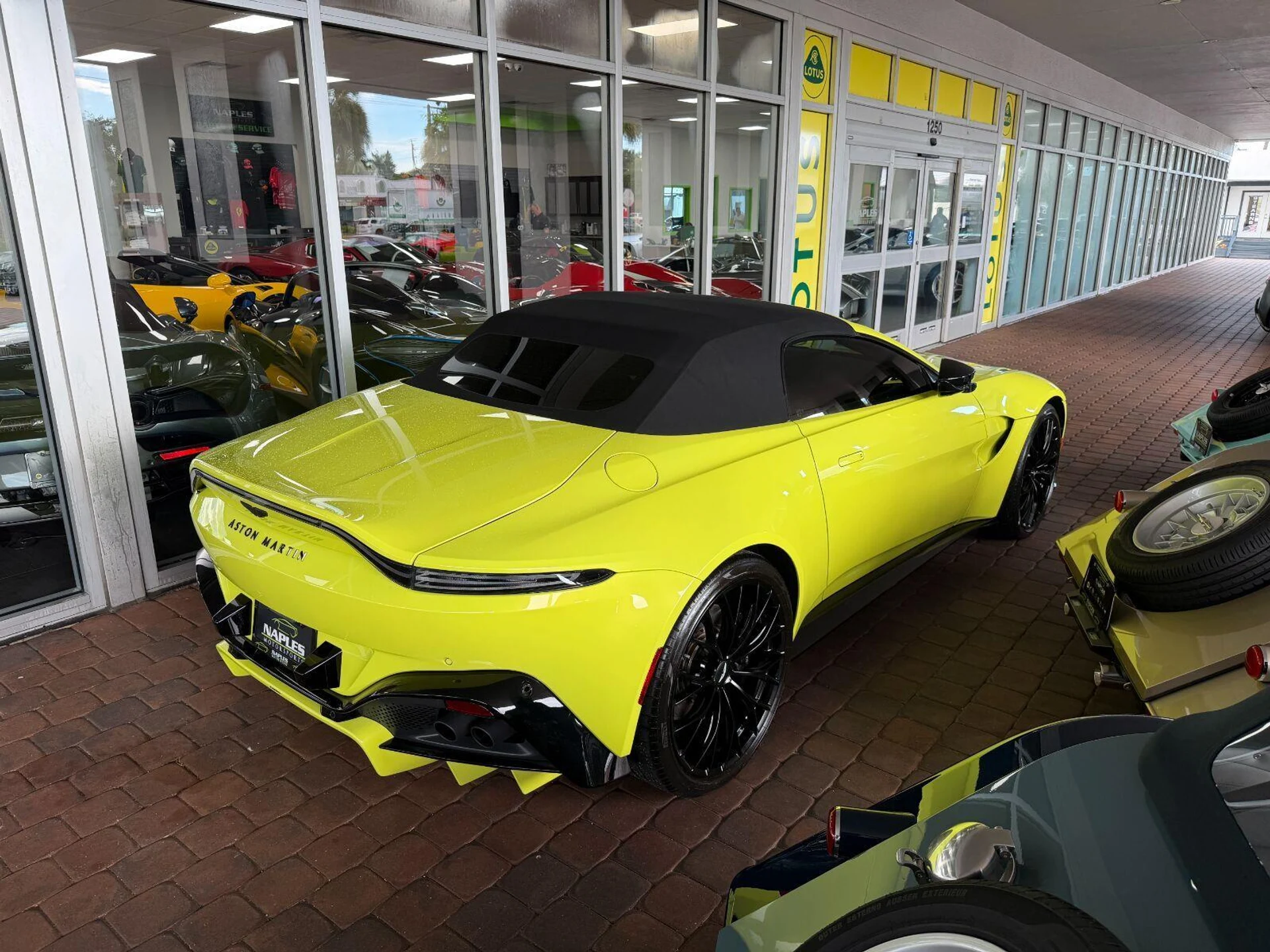 mph002_3027035830_Used_2023_Aston_Martin_Vantage_Roadster_1788448378_7a22e24714