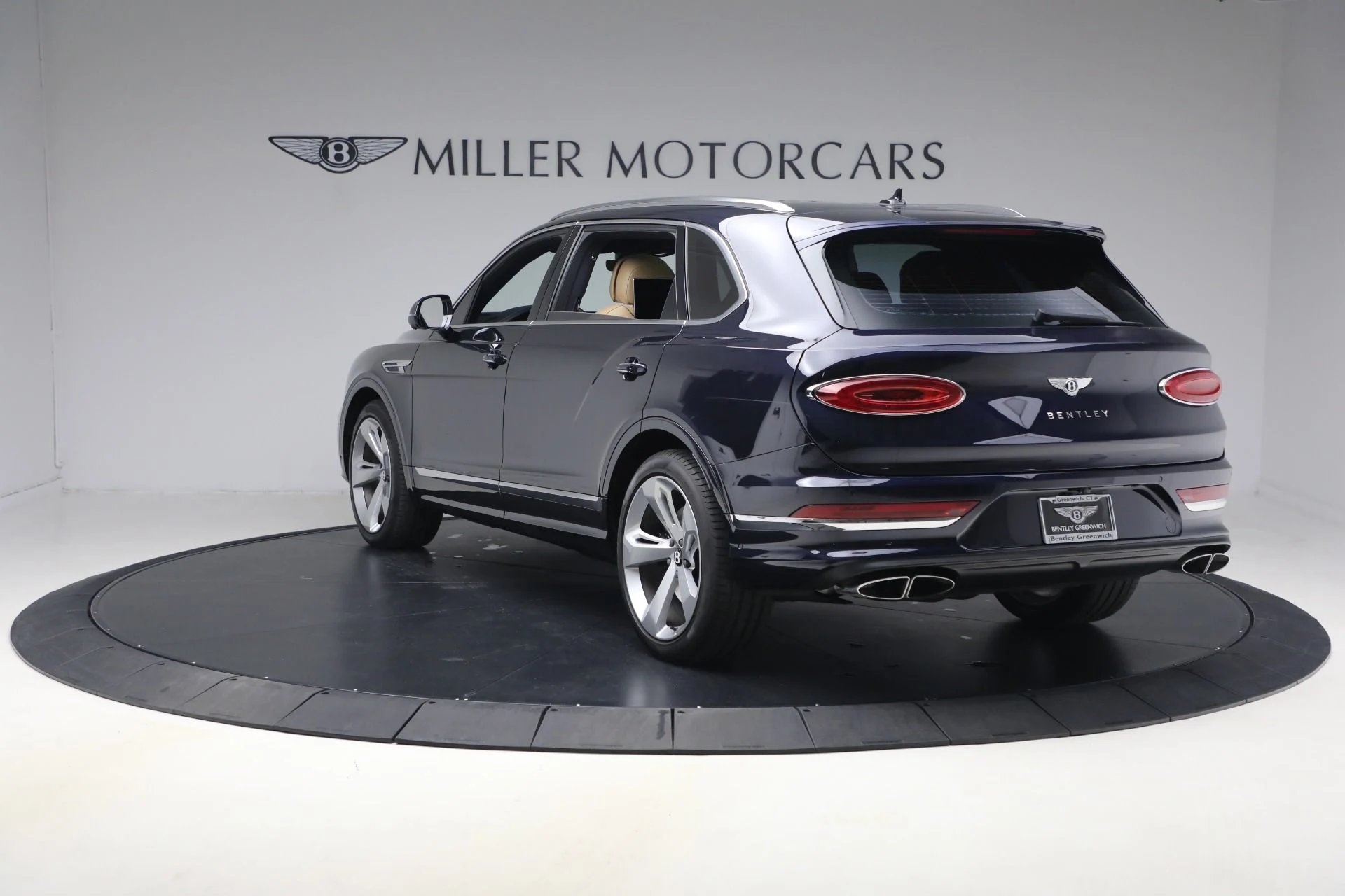 mph002_3030073635_Used_2024_Bentley_Bentayga_EWB_V8_1768588174_71026c3501