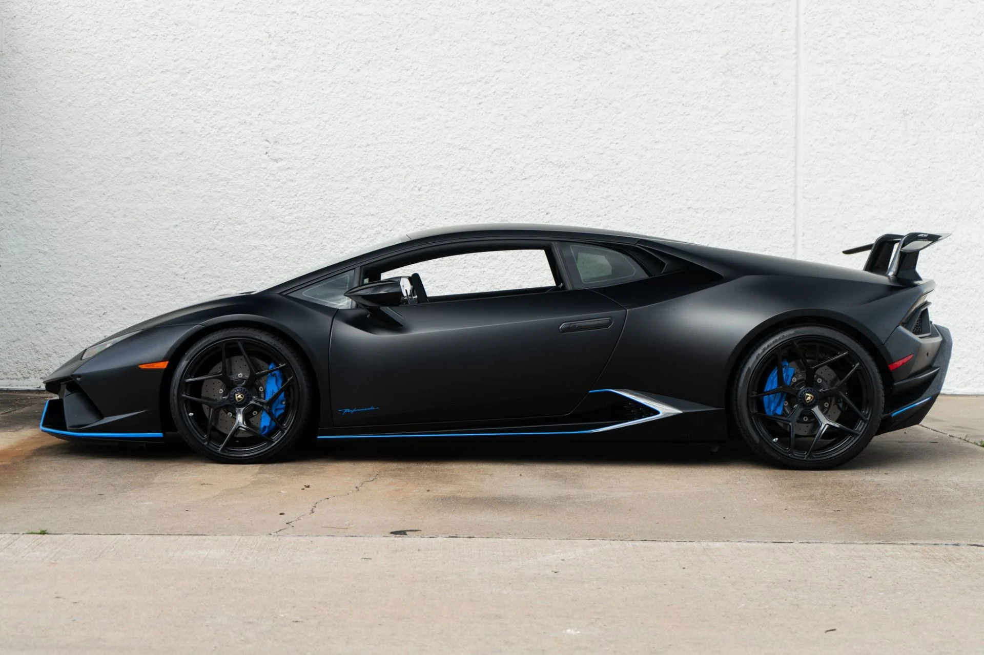 mph002_3047632749_Used_2018_Lamborghini_Huracan_LP_640_4_Performante_1776702980_3fde46a744