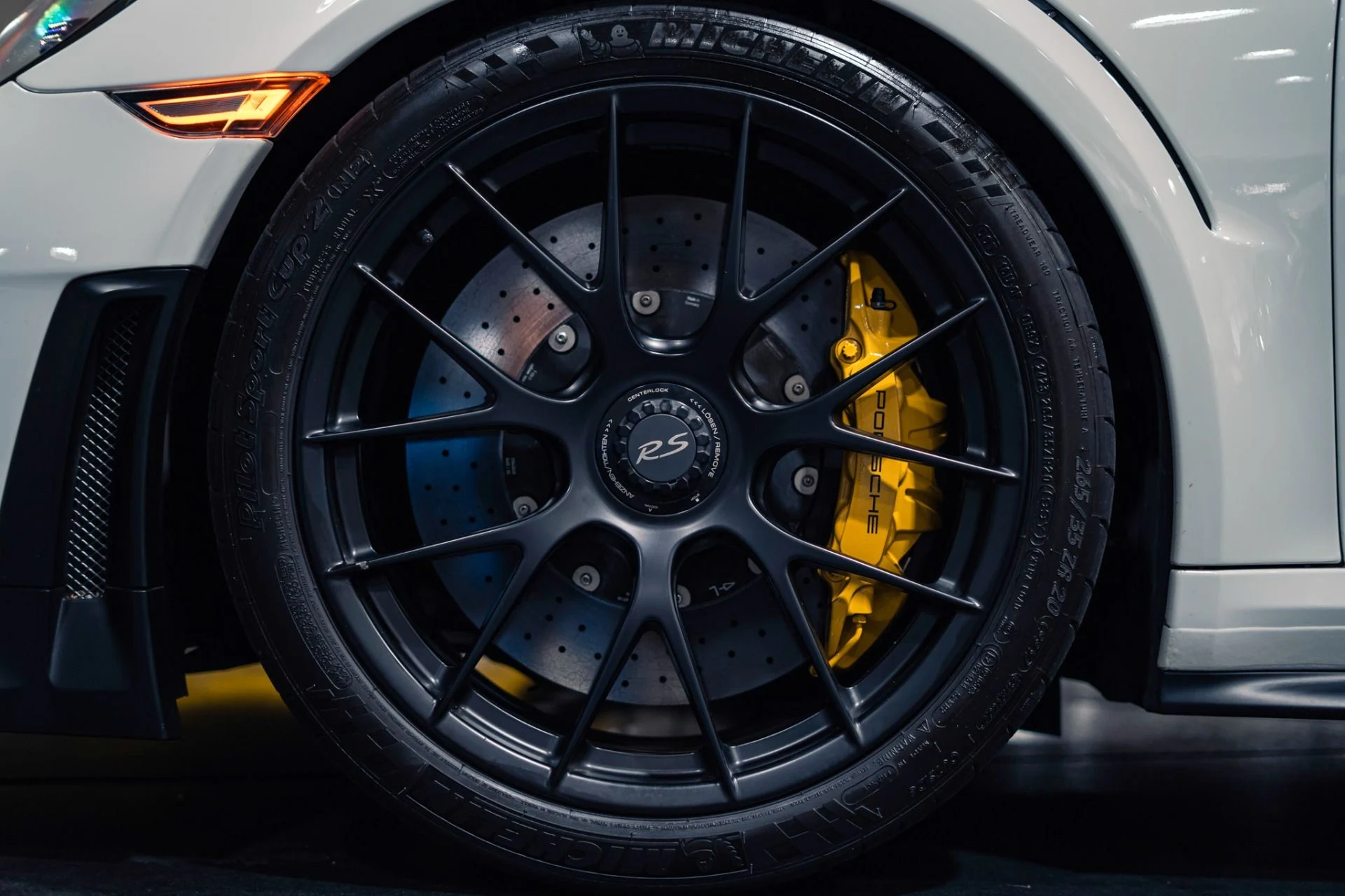 mph002_3047921062_Used_2018_Porsche_911_GT_2_RS_1777474085_a0406defc0