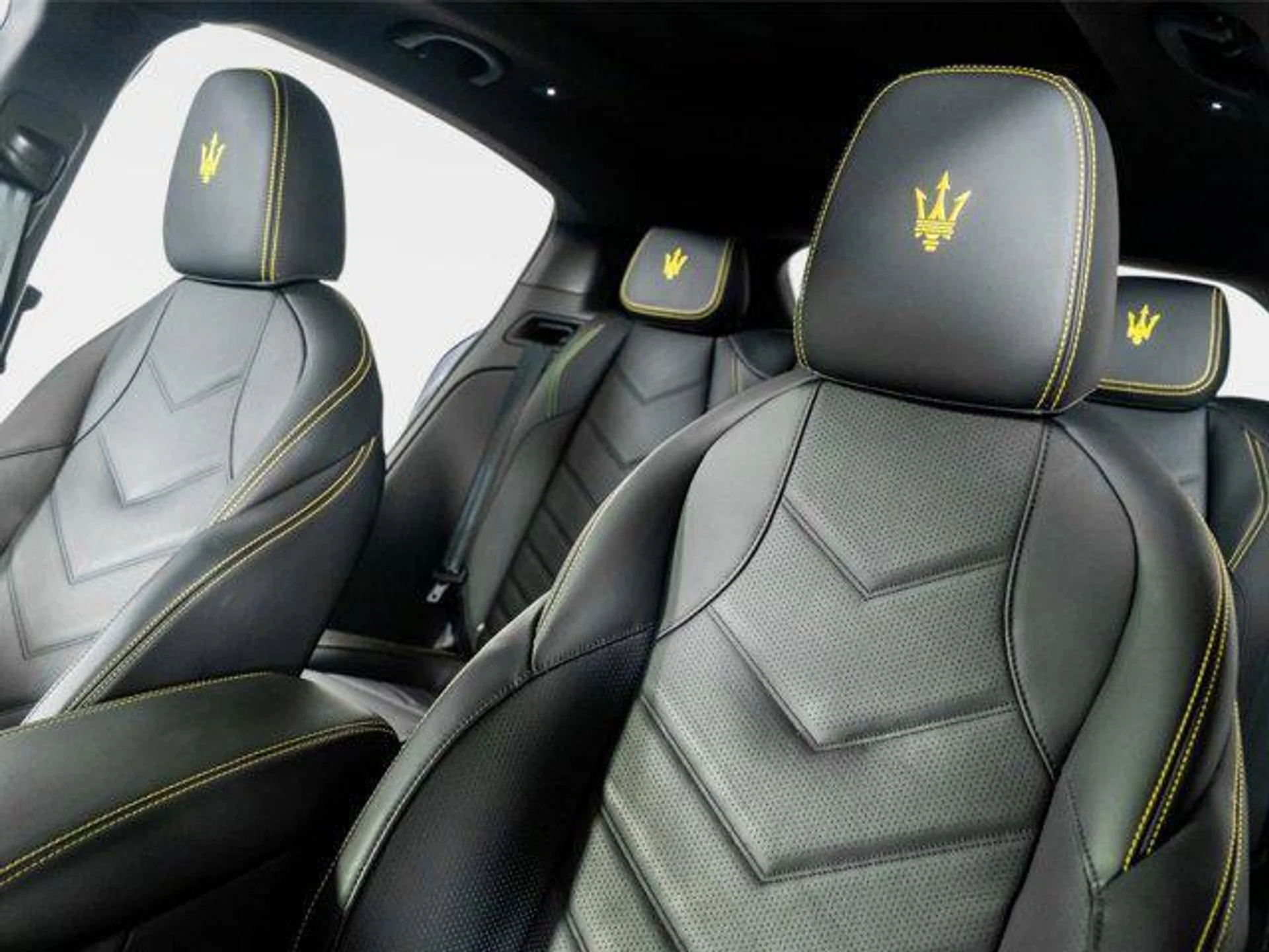 mph002_3048606749_azv_RO_Wo4oa7_Mn_Pg_Qht_YM_19x_J_1g_076be8116a