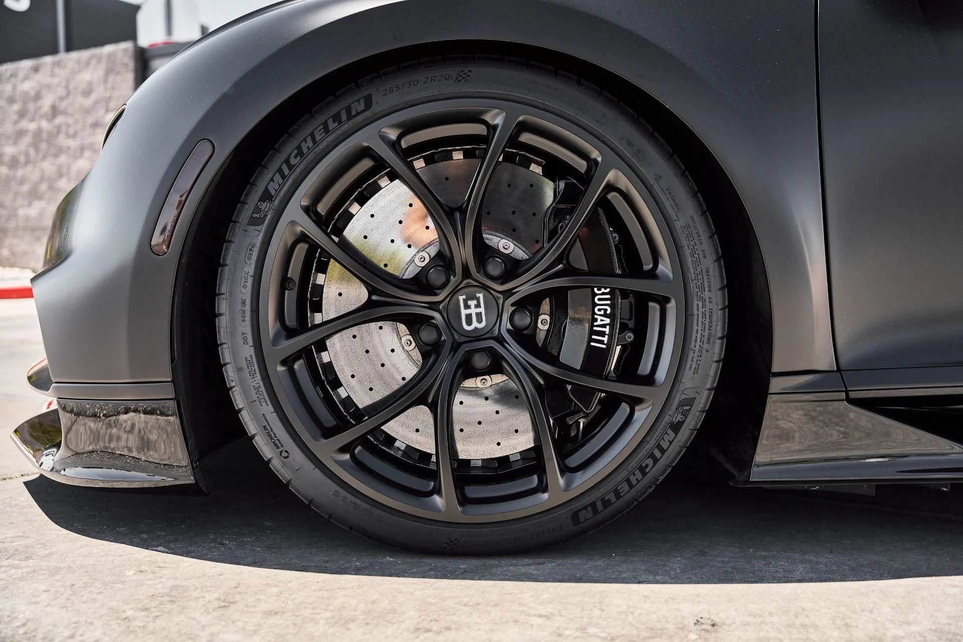 mph002_3049937919_Used_2018_Bugatti_Chiron_1778632861_d91ed25b15