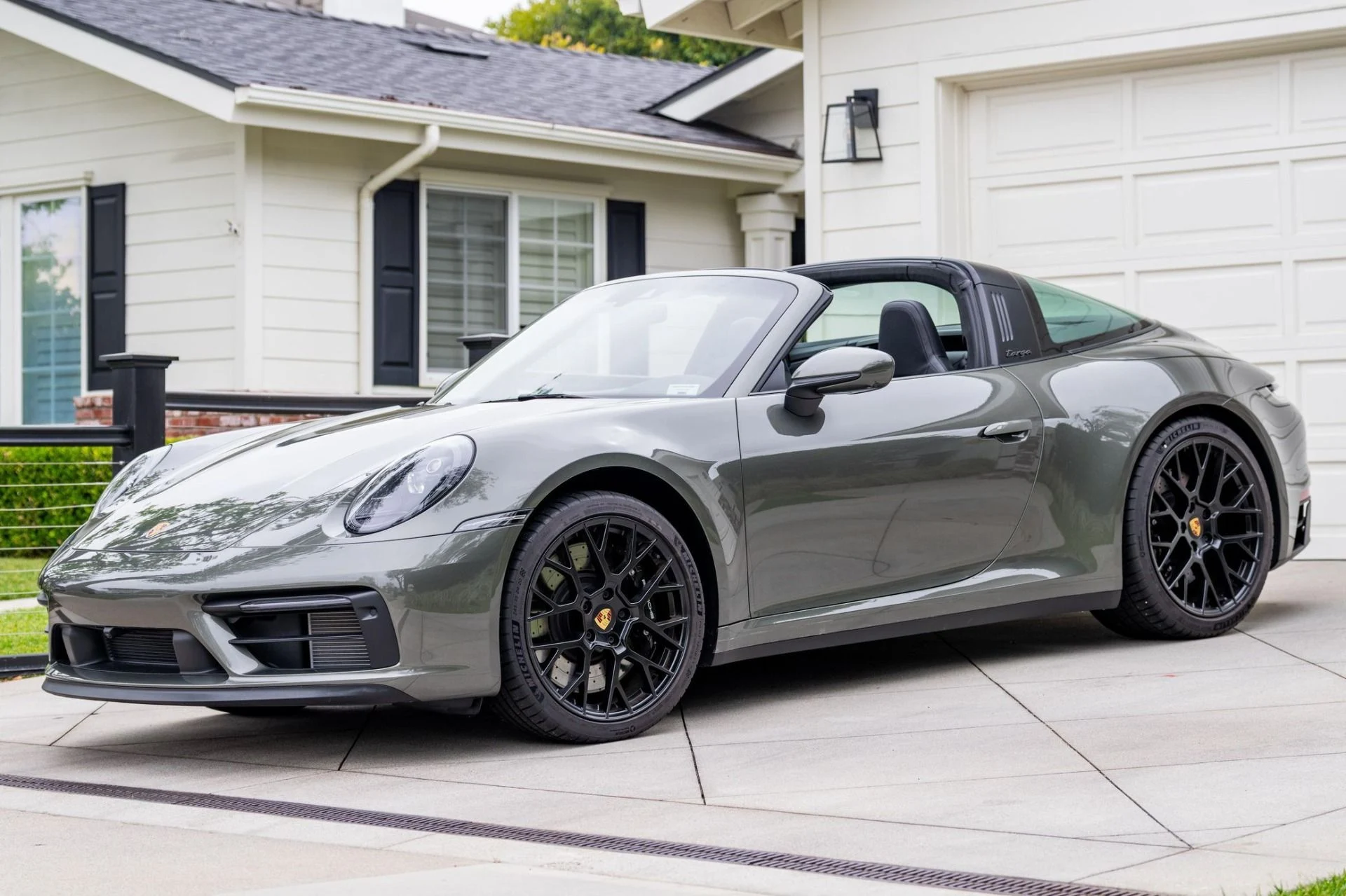 mph002_306866084_Used_2024_Porsche_911_Targa_4_GTS_1782170019_747e921700