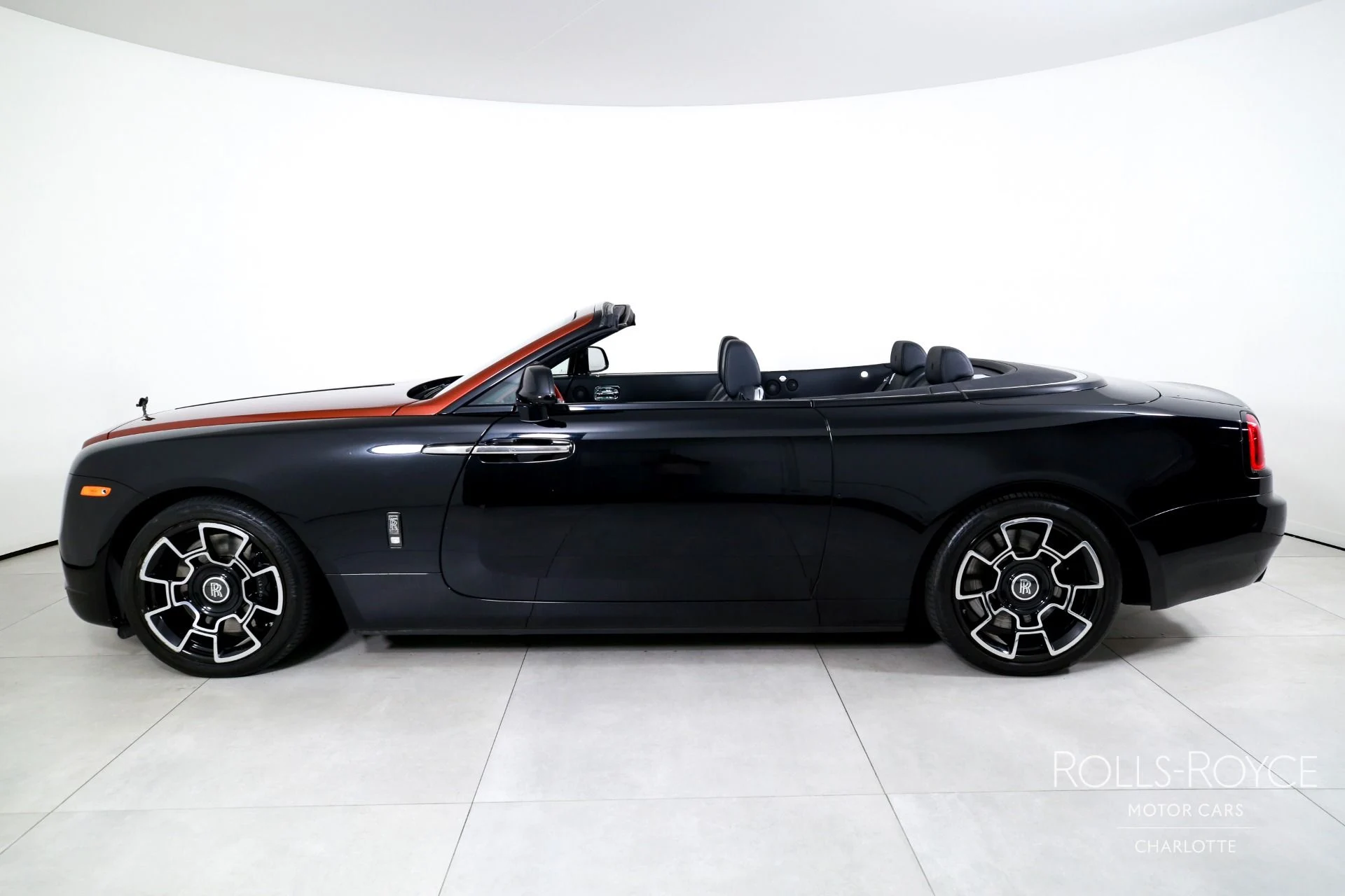 mph002_3086728079_Used_2019_Rolls_Royce_Black_Badge_Dawn_1783112300_0899e3ec3d
