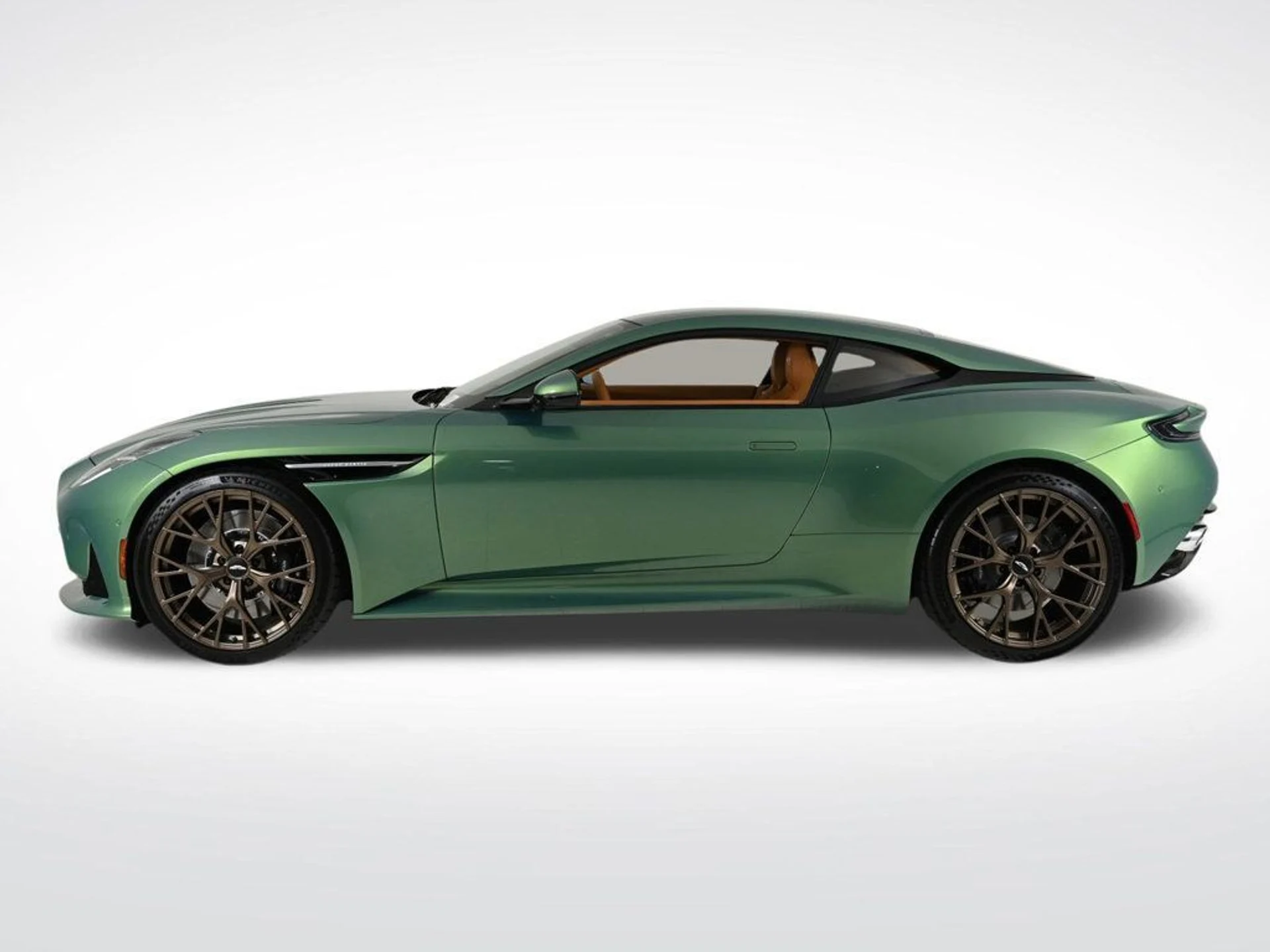 mph002_3089526899_new_2026_aston_martin_db12_coupe_11350_22943033_2_1024_b274e43ff4