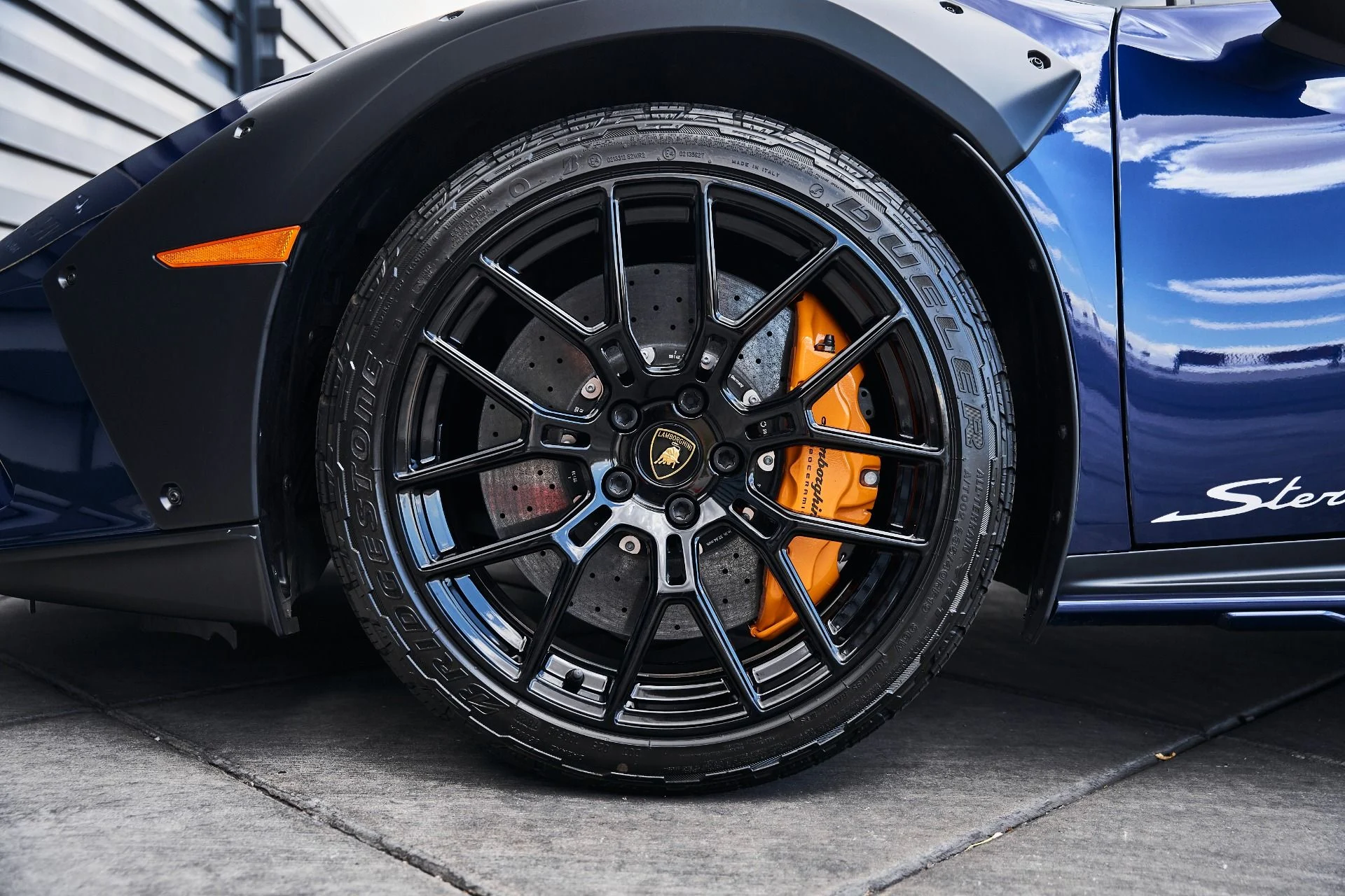 mph002_3090857621_Used_2023_Lamborghini_Huracan_Sterrato_Base_1780101702_5fdf082dc5