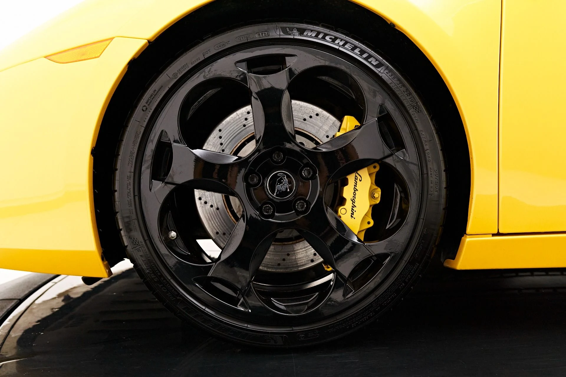 mph002_3091059891_Used_2005_Lamborghini_Gallardo_1703127301_ecf54b4f2c