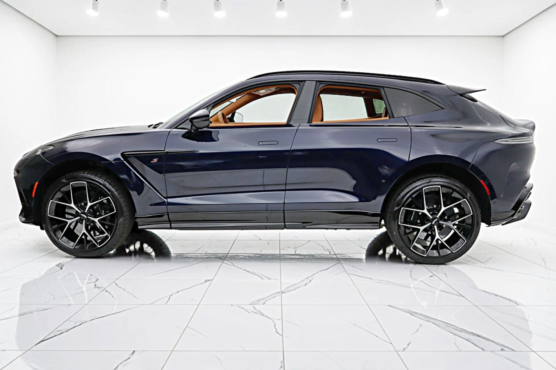 mph002_3092903394_New_2026_Aston_Martin_DBX_S_86dd97facf