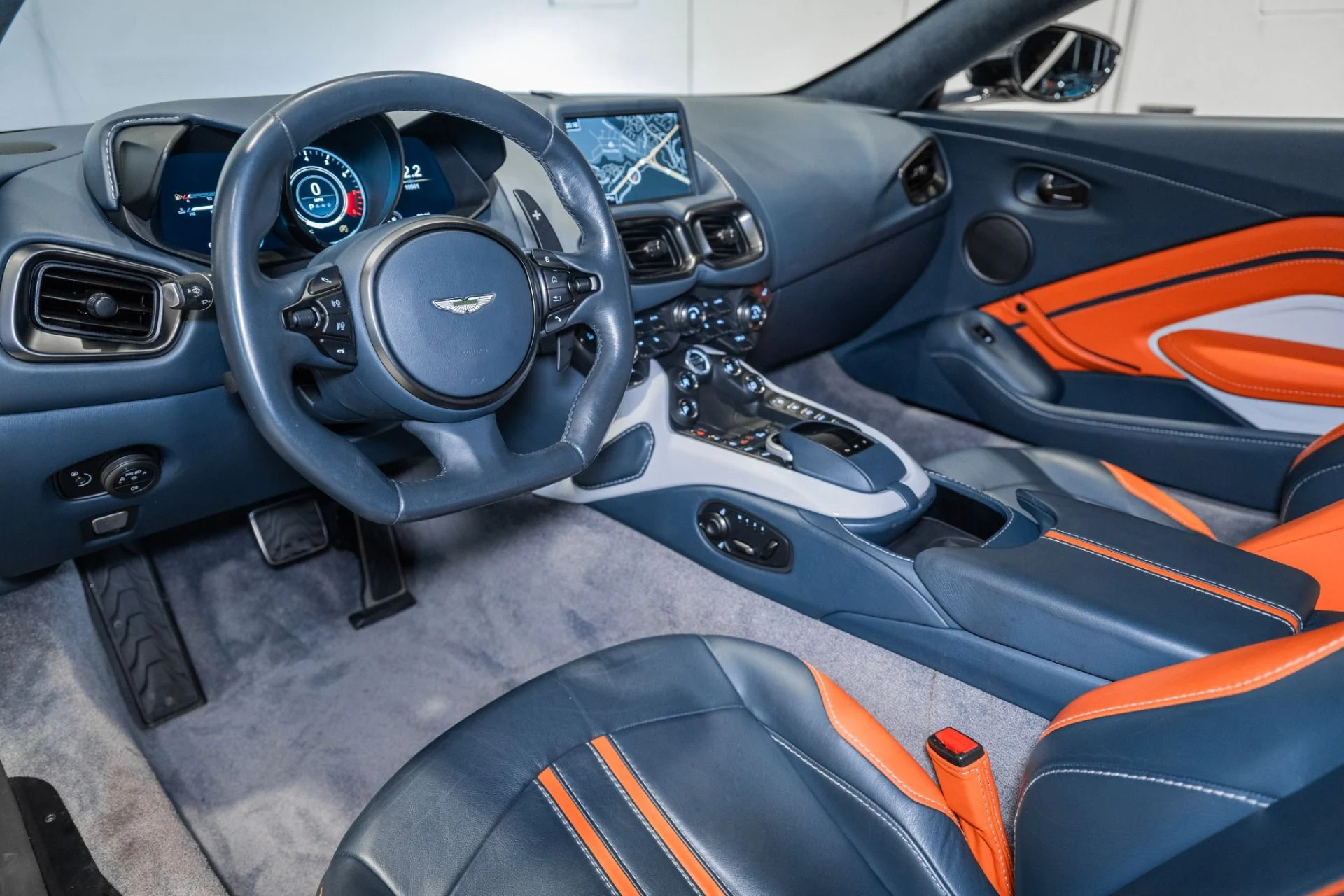 mph002_3094612602_Used_2019_Aston_Martin_Vantage_1790176598_a5dd80fecd