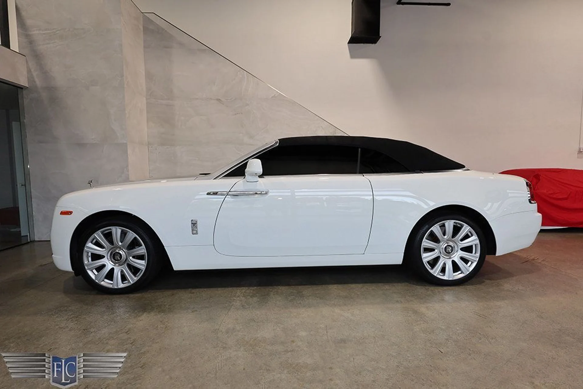 mph002_3100628599_used_2017_rolls_royce_dawn_convertible_9689_23039198_3_1024_5c8f0d7c3b