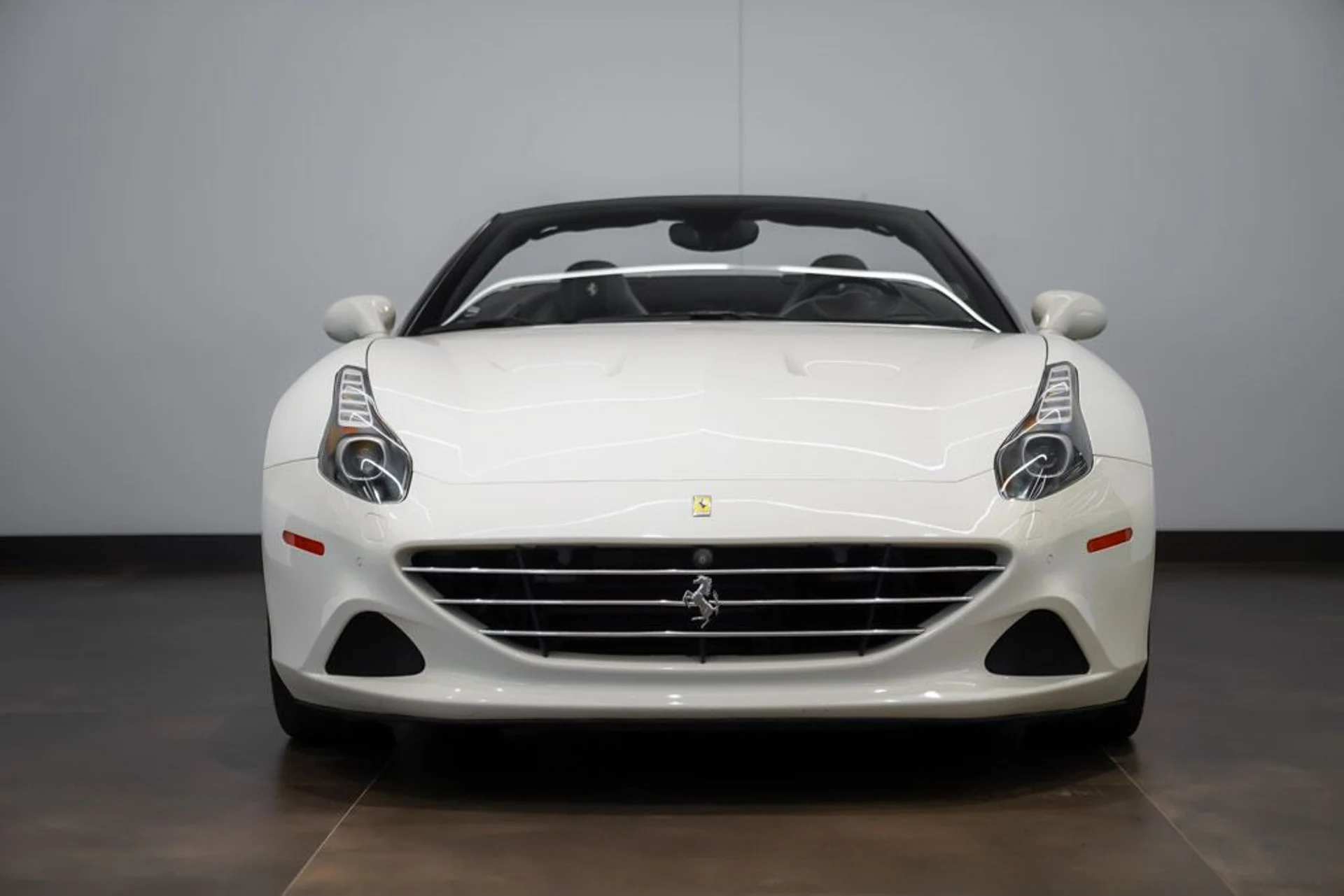 mph002_3100705678_ferrari_california_2015_jpg_v_1758918548_881070e11c