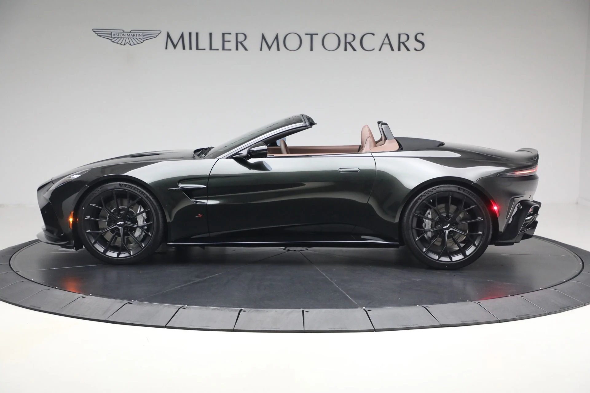 mph002_3104743630_New_2026_Aston_Martin_Vantage_S_Roadster_1787329518_f2b610ac9d