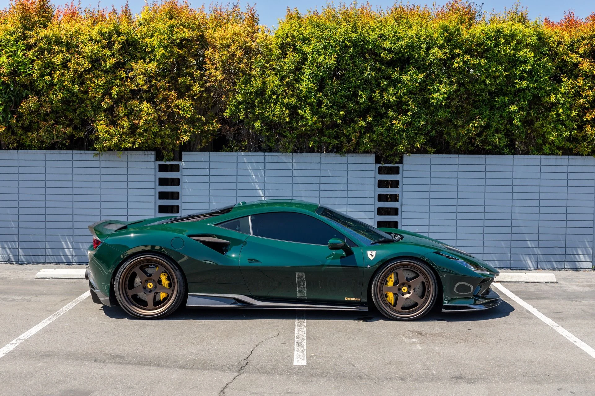 mph002_3122158037_Used_2022_Ferrari_F8_Tributo_1744415606_37a082c102