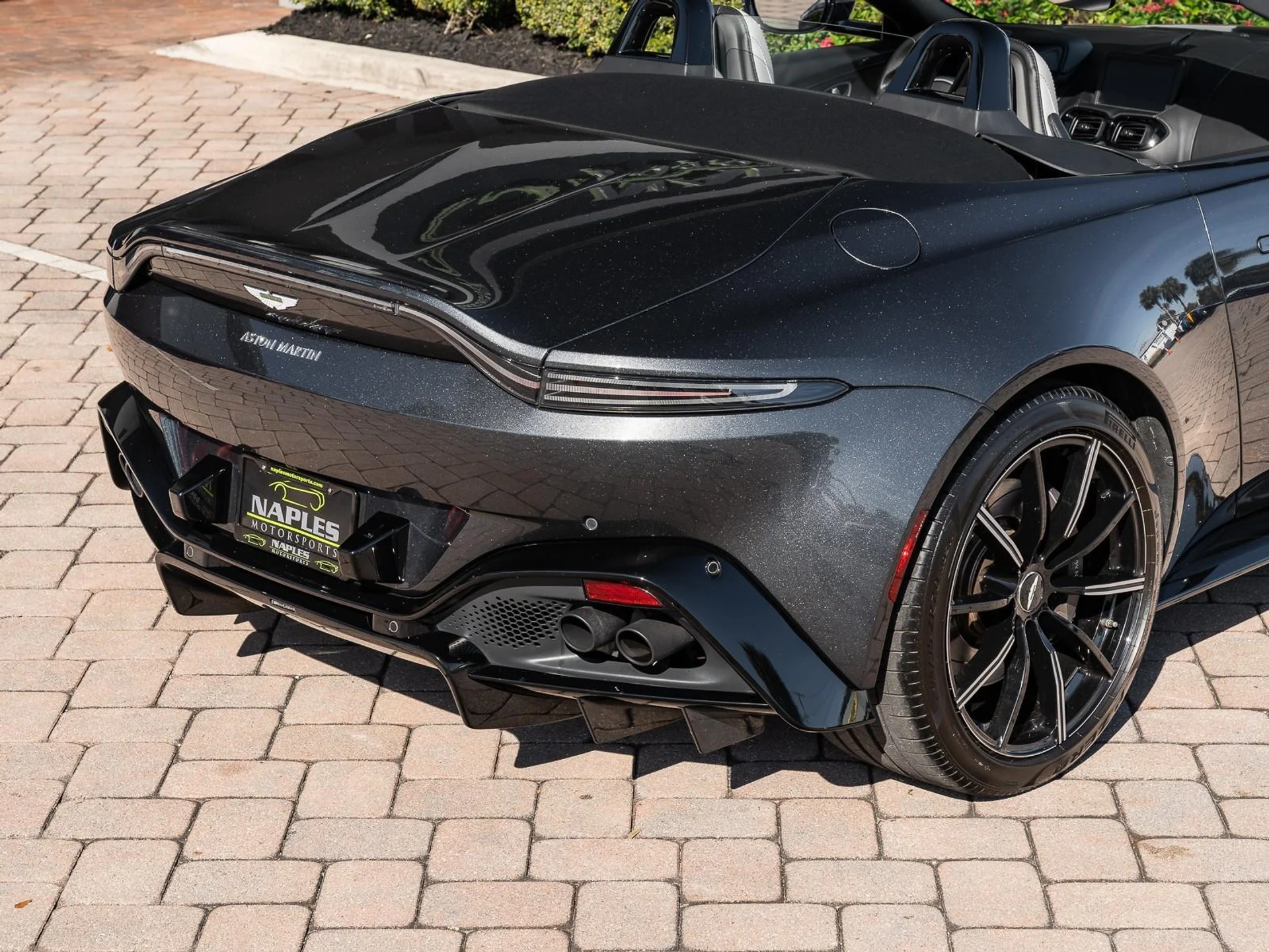 mph002_3128491575_Used_2021_Aston_Martin_Vantage_Roadster_1767733753_66809724e1