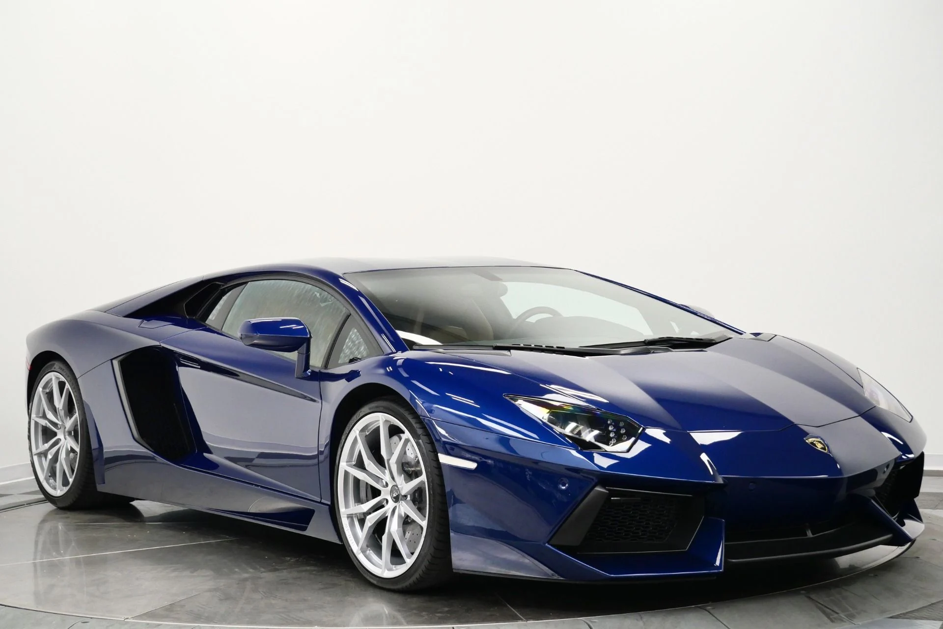 mph002_3128816269_Used_2014_Lamborghini_Aventador_LP_700_4_Beautiful_Color_Combination_Transparent_Engine_Bonnet_1774983686_90eebe94e6