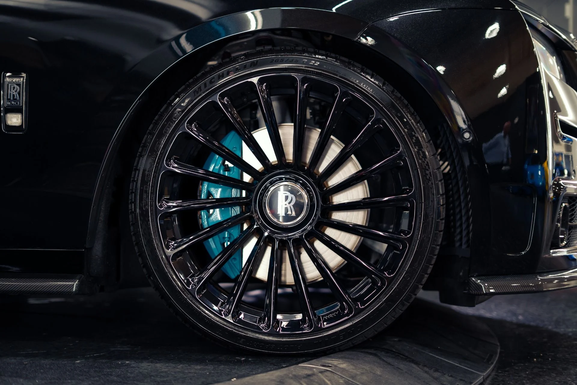 mph002_3128885295_Used_2022_Rolls_Royce_Black_Badge_Ghost_Carbon_Urban_Kit_1782178796_50794b797e