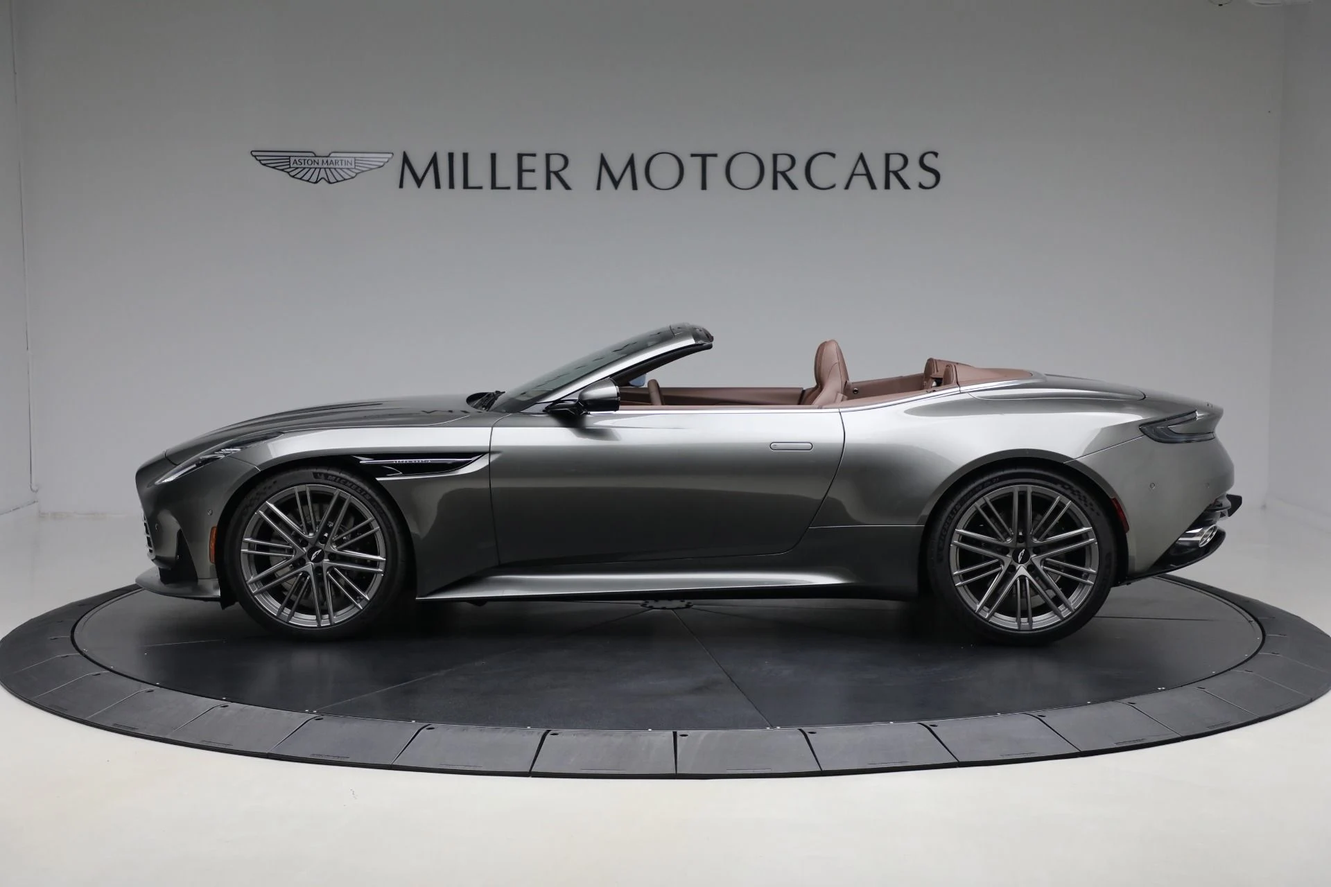mph002_3129173825_New_2026_Aston_Martin_DB_12_Volante_d490426b15