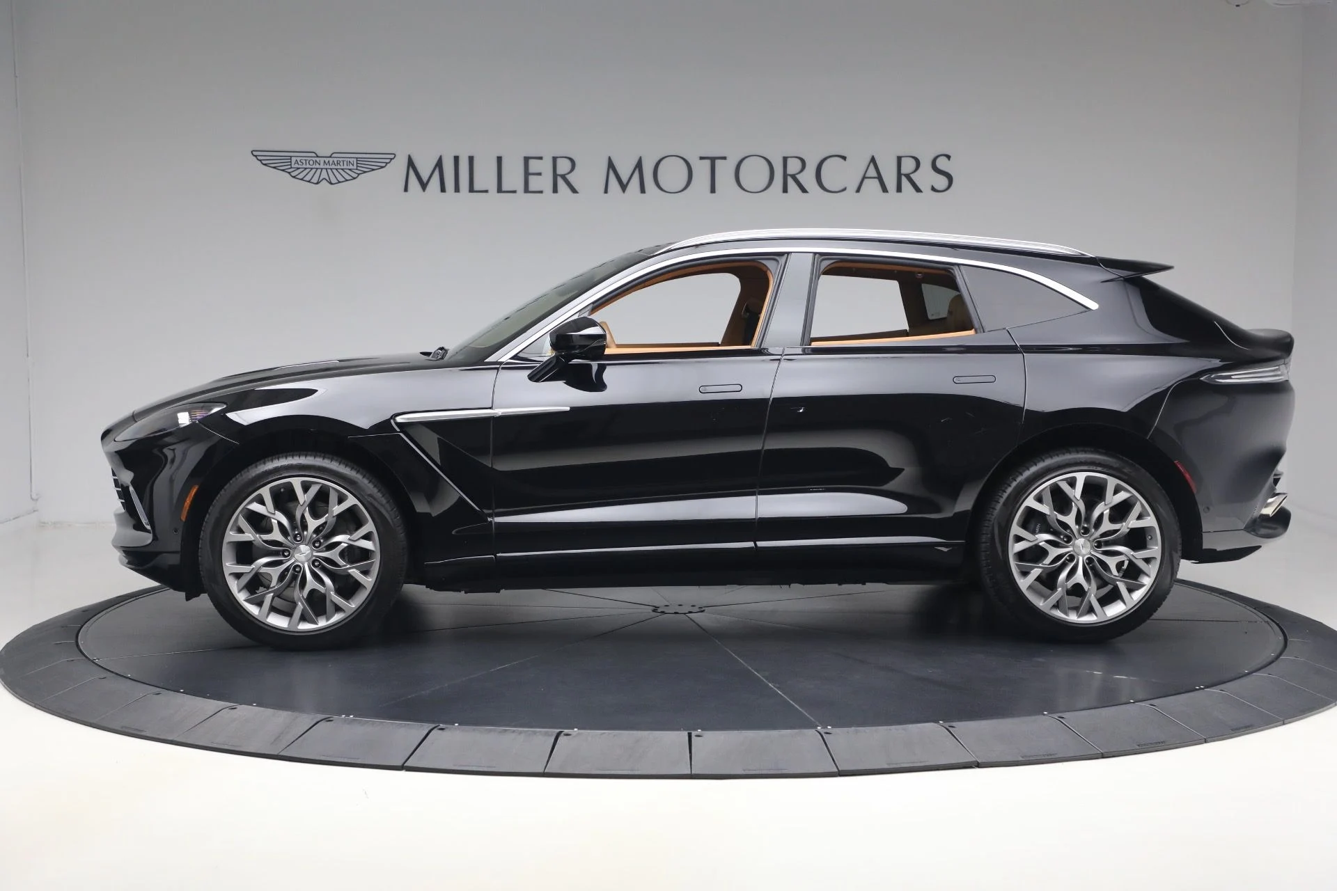 mph002_313728735_Used_2021_Aston_Martin_DBX_1784989752_4fa185fa89